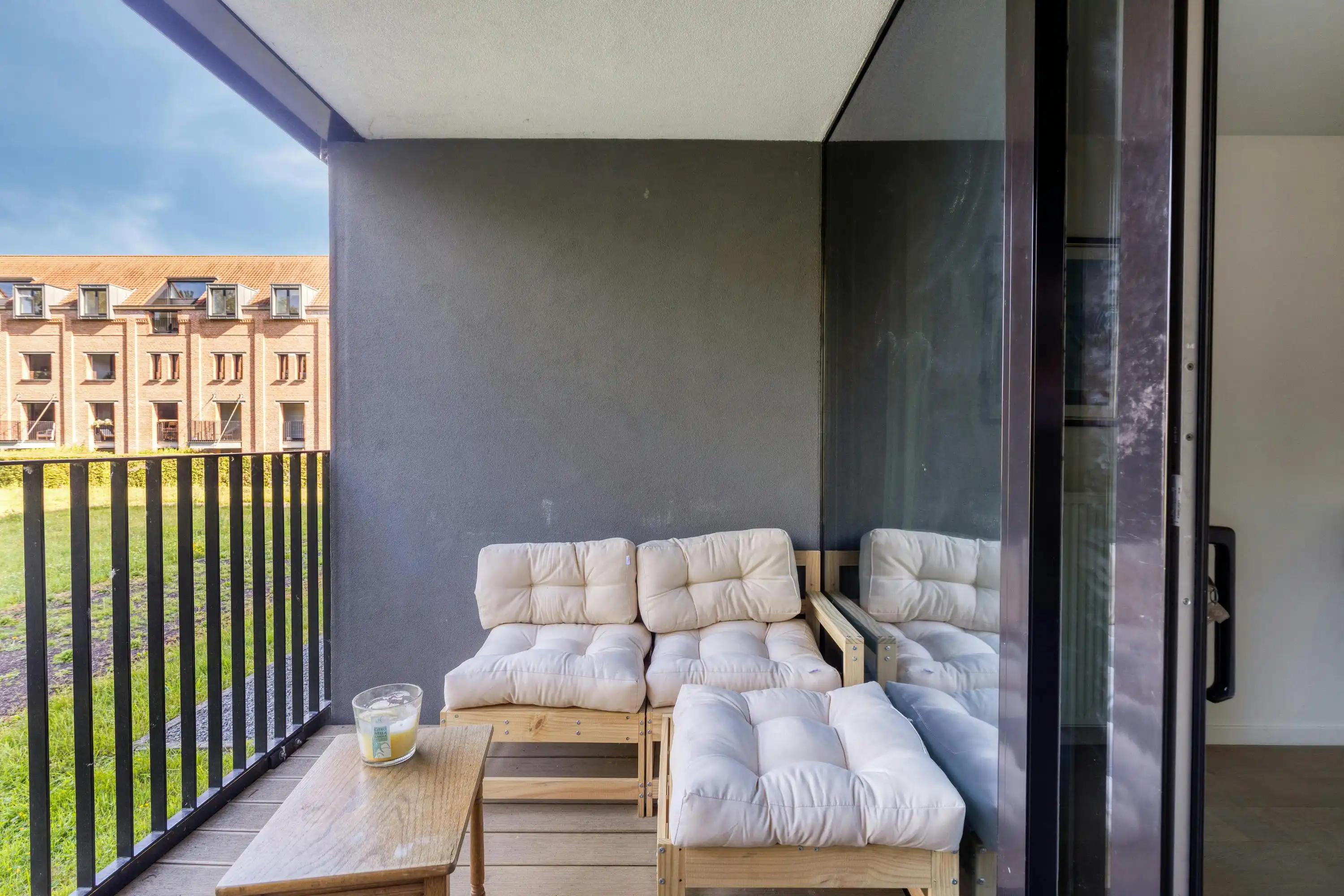 Gelijkvloers appartement te koop met terras en open zicht foto 14