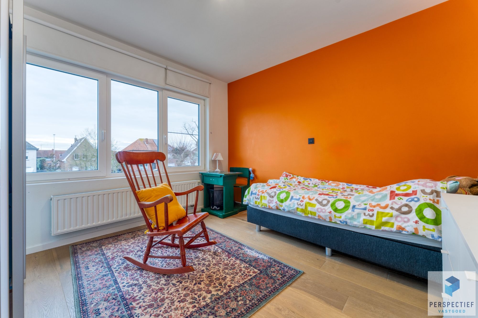 Ruime gerenoveerde woning met 4 slpk, grote tuin en garage foto 17