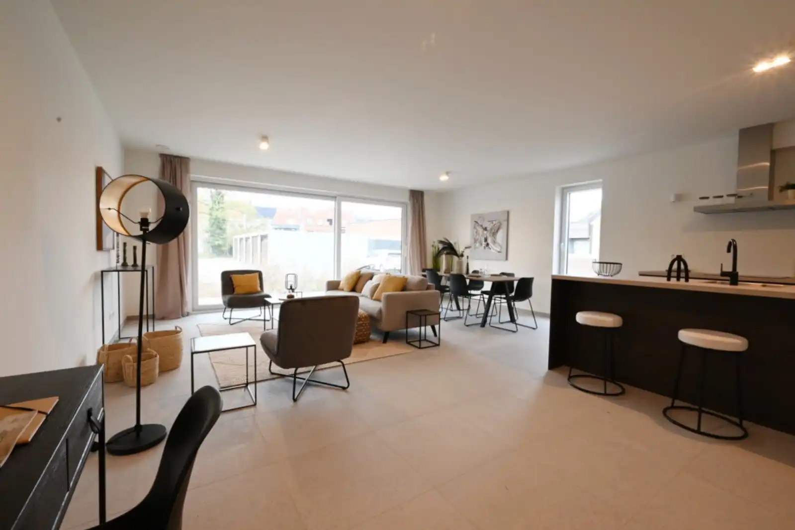 Nieuwbouwappartement met rijk beplante tuinzone en parktuin! foto 4