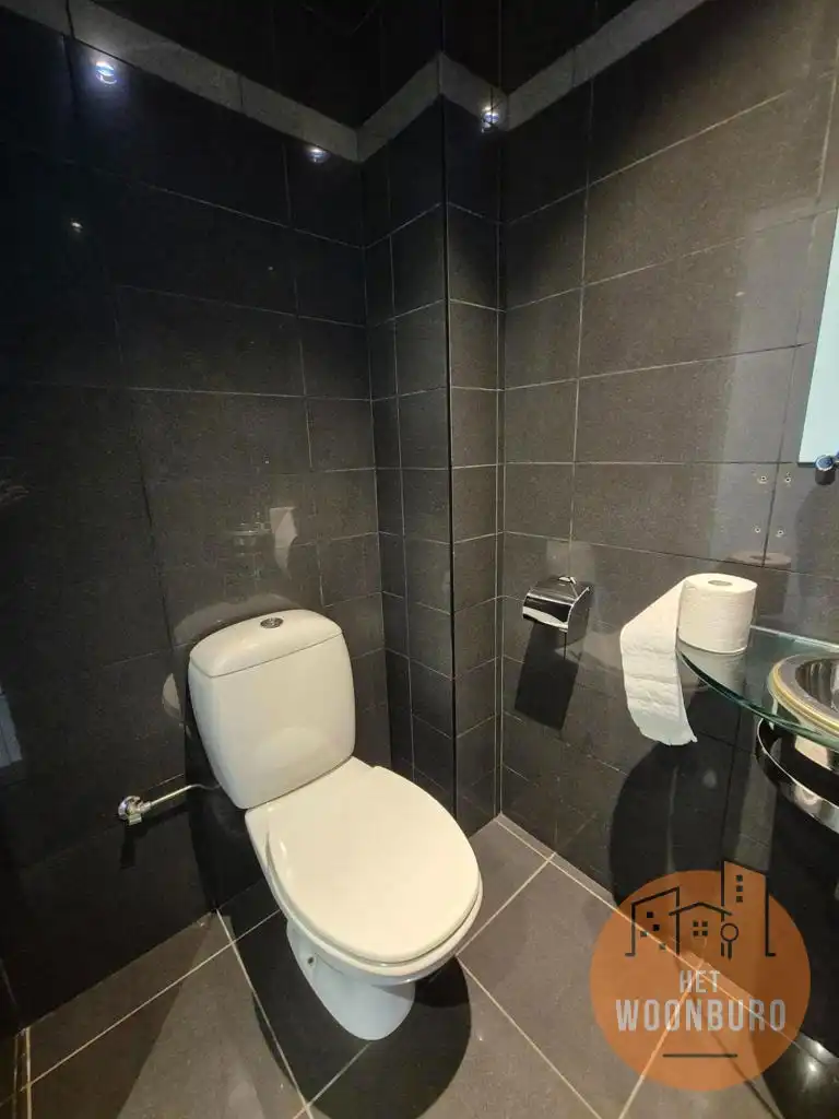 Ruim appartement met kelder en 2 autostaanplaatsen foto 5