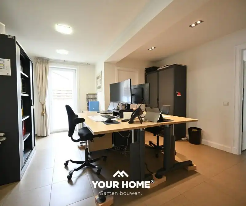 Te koop: Handelsruimte met 2 appartementen in Beveren-Leie (Waregem). foto 4