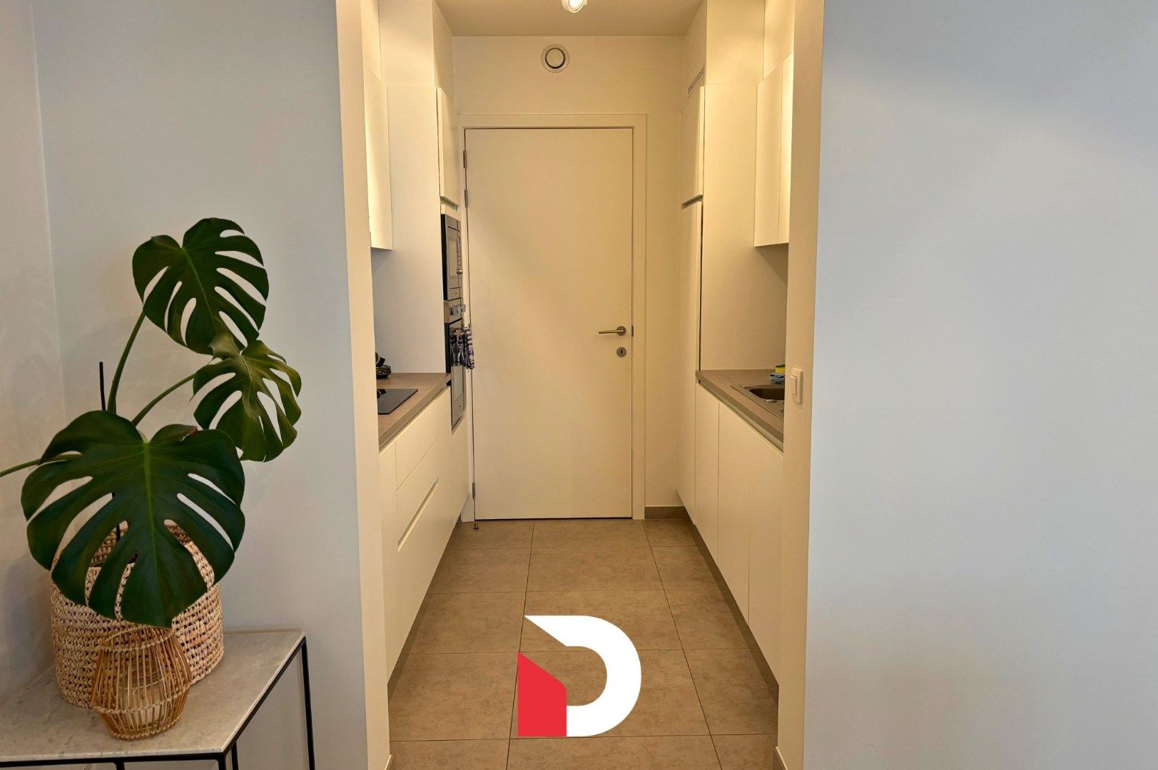 Uniek GEMEUBELD appartement met 2 slaapkamers en ruim terras foto 7