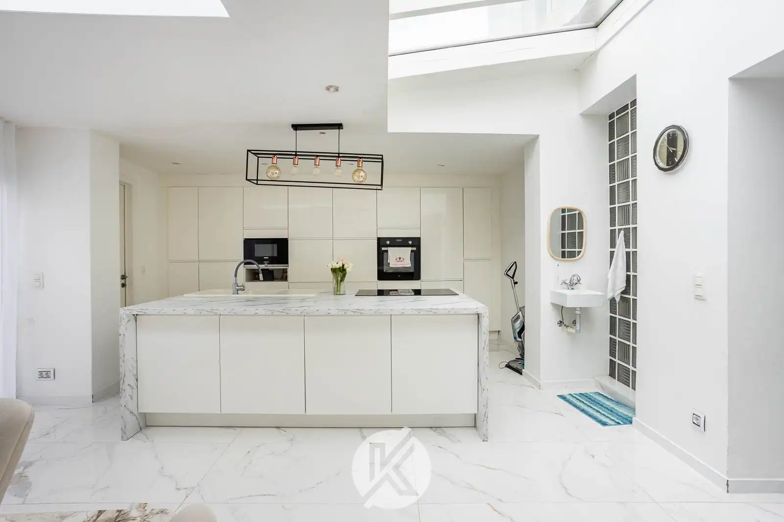 Veelzijdige woning op het dorpsplein foto 14