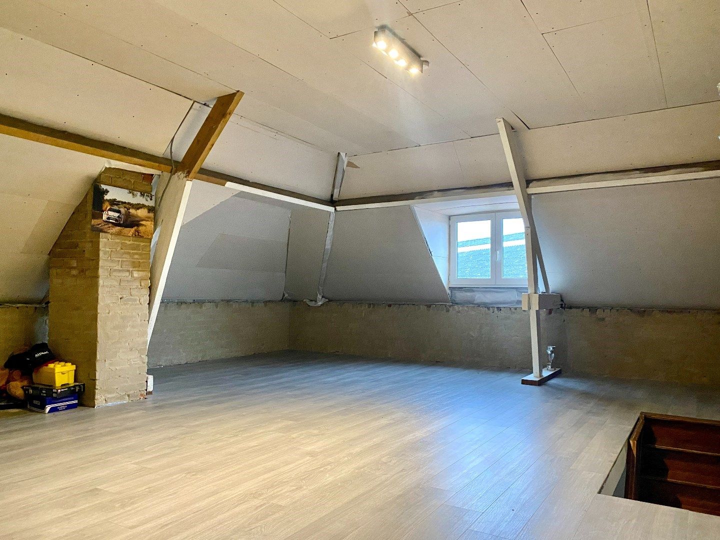 Woning in betonstructuur op +-310 m² met mogelijkheden. foto 11