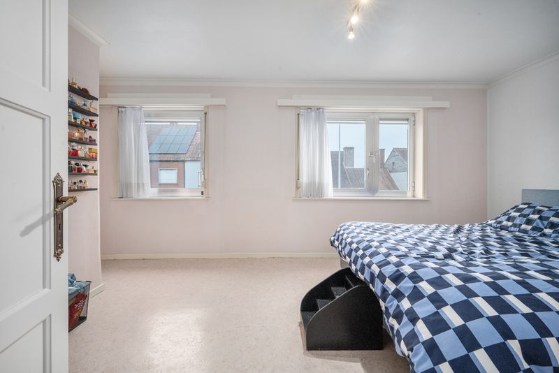 Roeselare : Op te frissen hoekwoning met gezellige tuin  voorzien van 3 slaapkamers&nbsp;en veel potentieel. foto 10