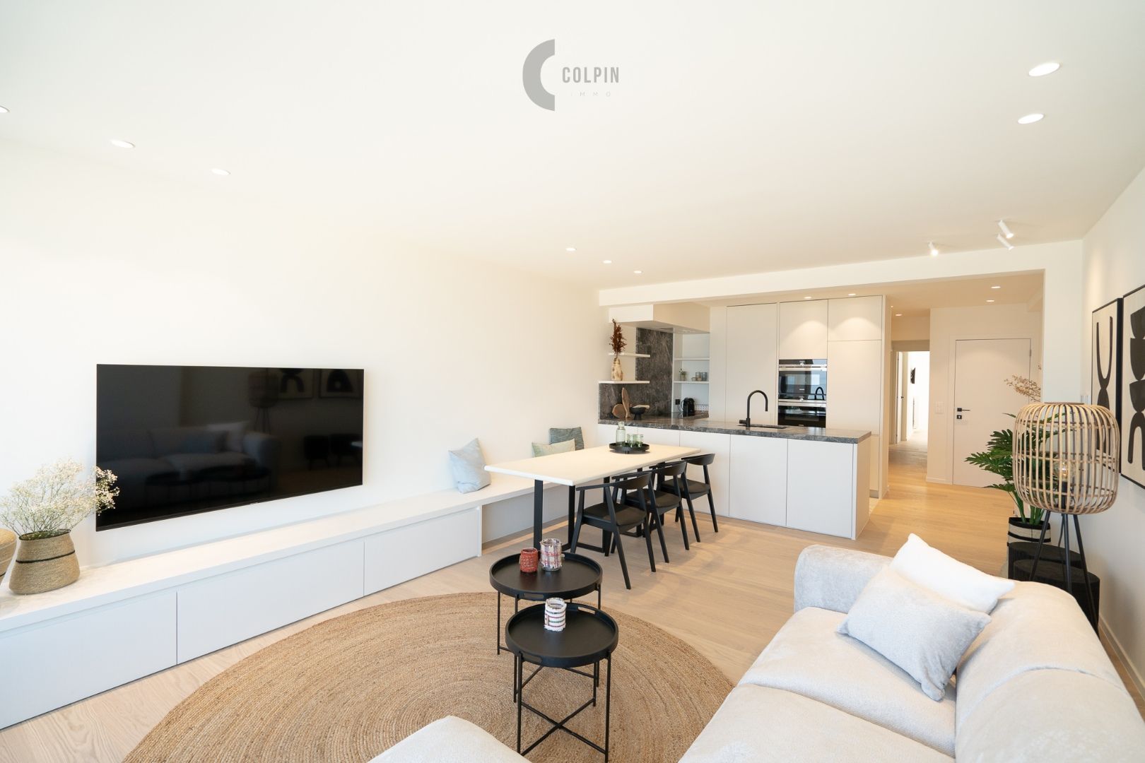 Fantastisch gerenoveerd appartement op de zeedijk vlakbij het casino van Knokke foto 2