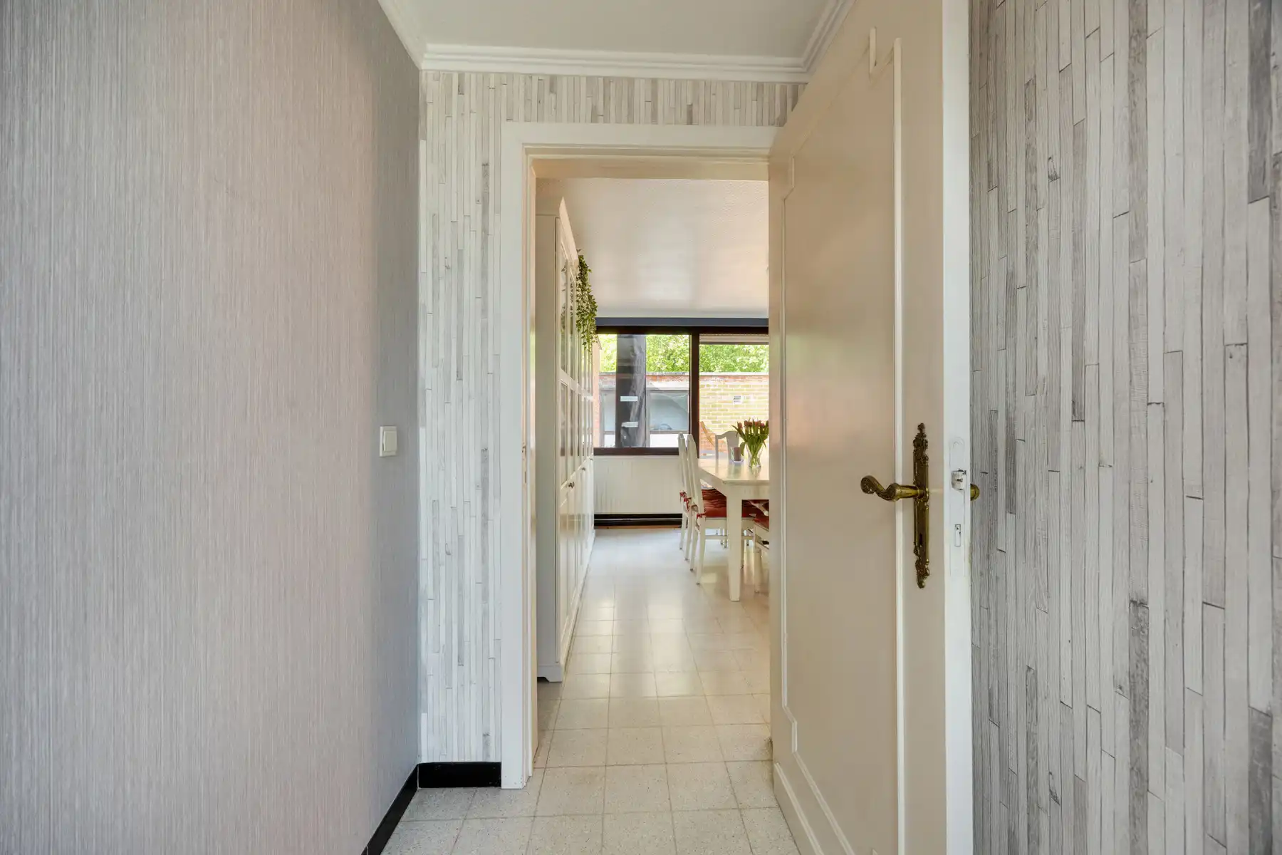 Zeer goedgelegen halfopen bebouwing met garage!! foto 9