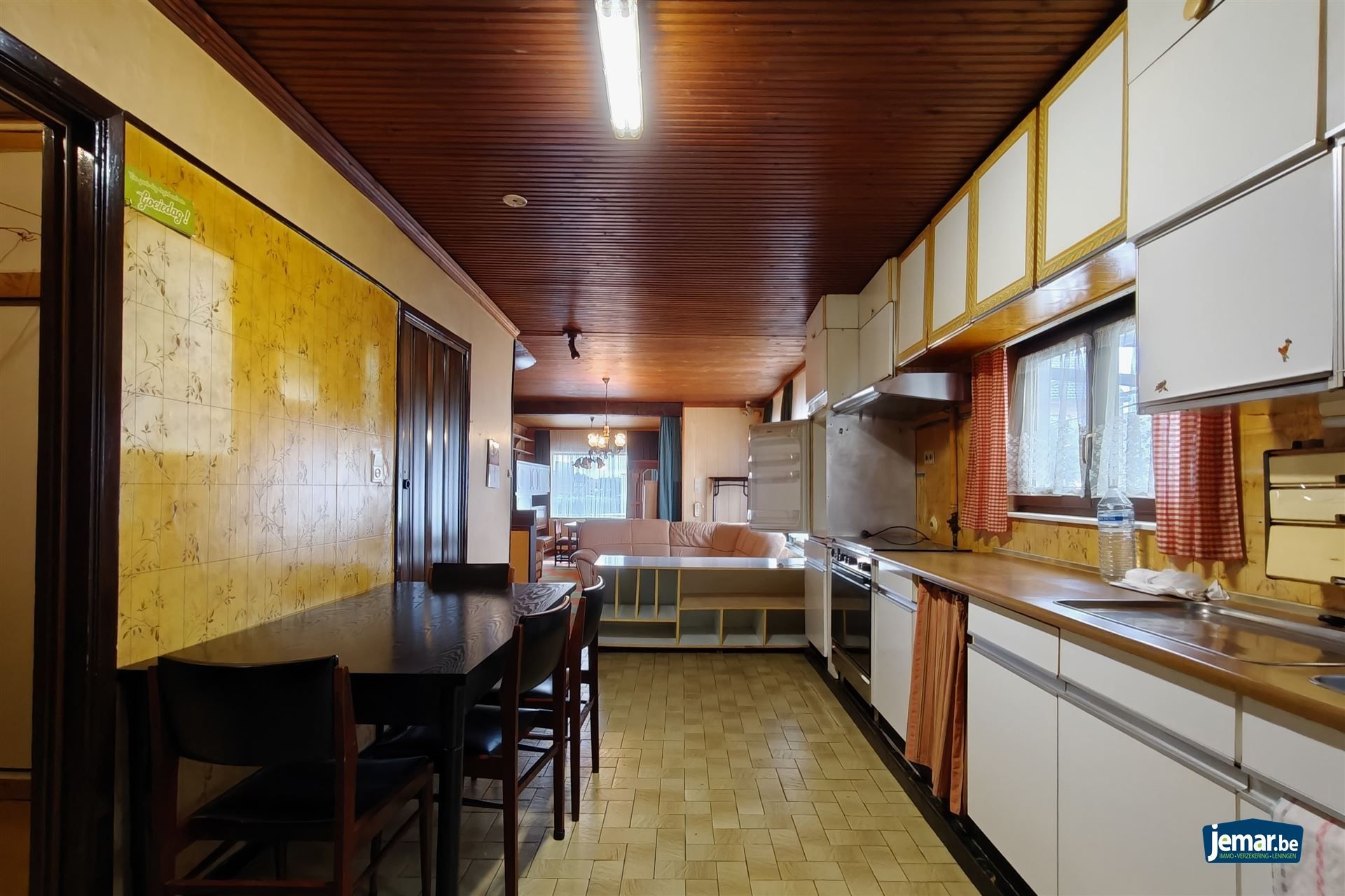 Op te frissen woning op zeer gunstige locatie nabij het centrum van Lanaken foto 3