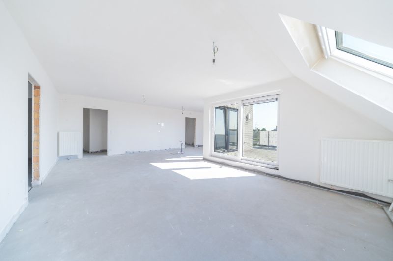 Roeselare nabij Station : Penthouse appartement met 2 slpks en zolder op de derde verdieping van een nieuw gebouwde Residentie genaamd "Residentie Arena" opp 110 m² foto 5