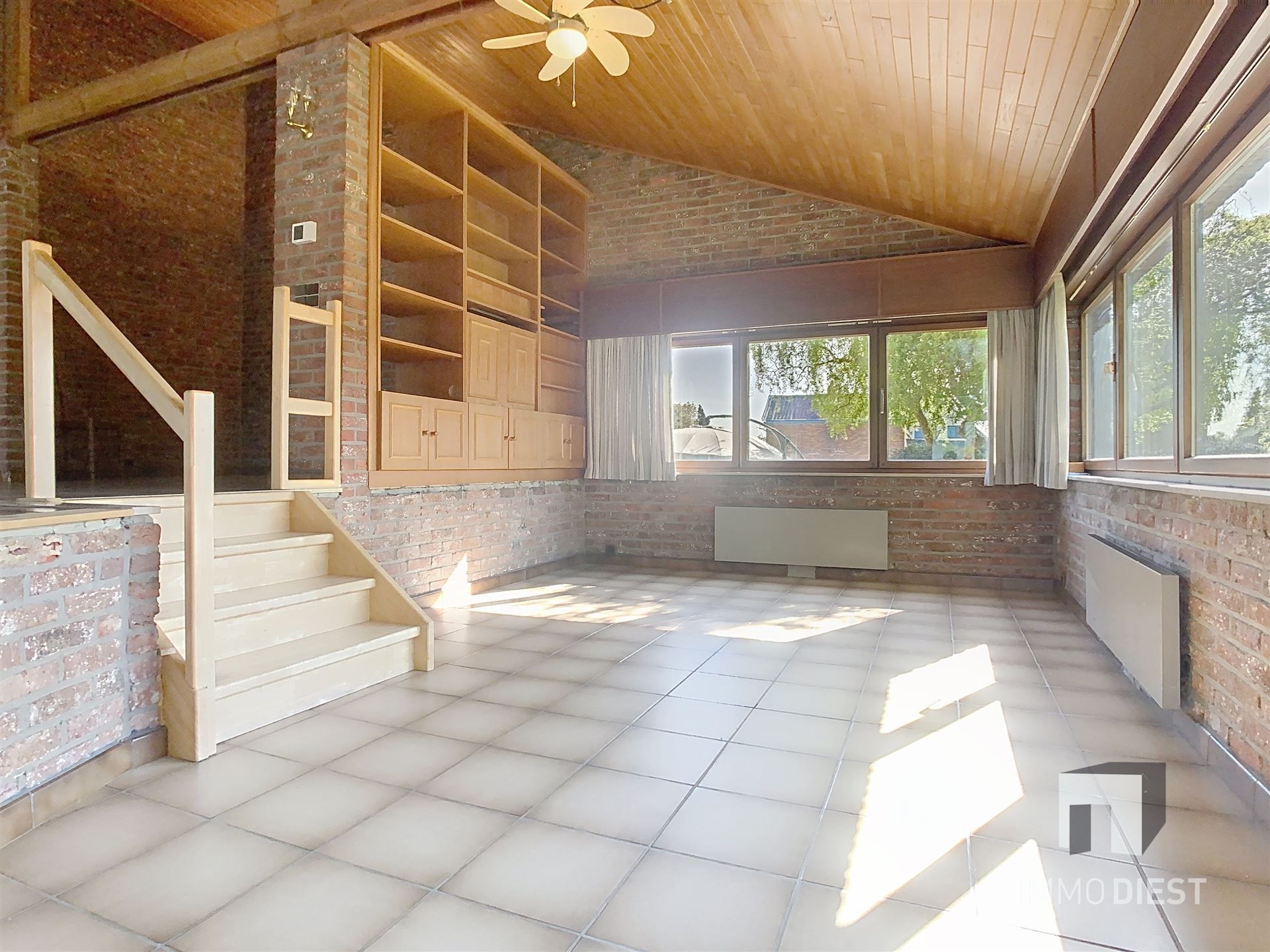Op te frissen splitlevelwoning met karakter, ruimte en een prachtige tuin op toplocatie! foto 5