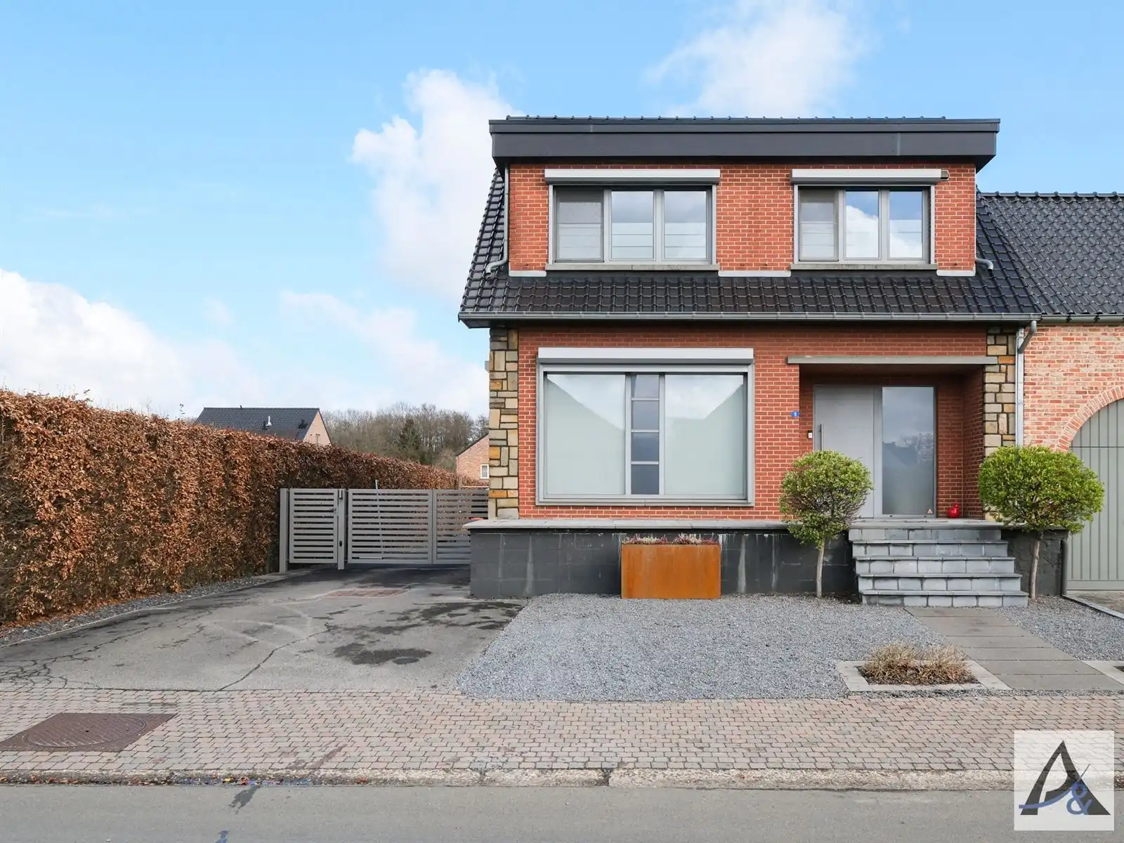 Instapklare eengezinswoning met prachtige tuin! foto 2