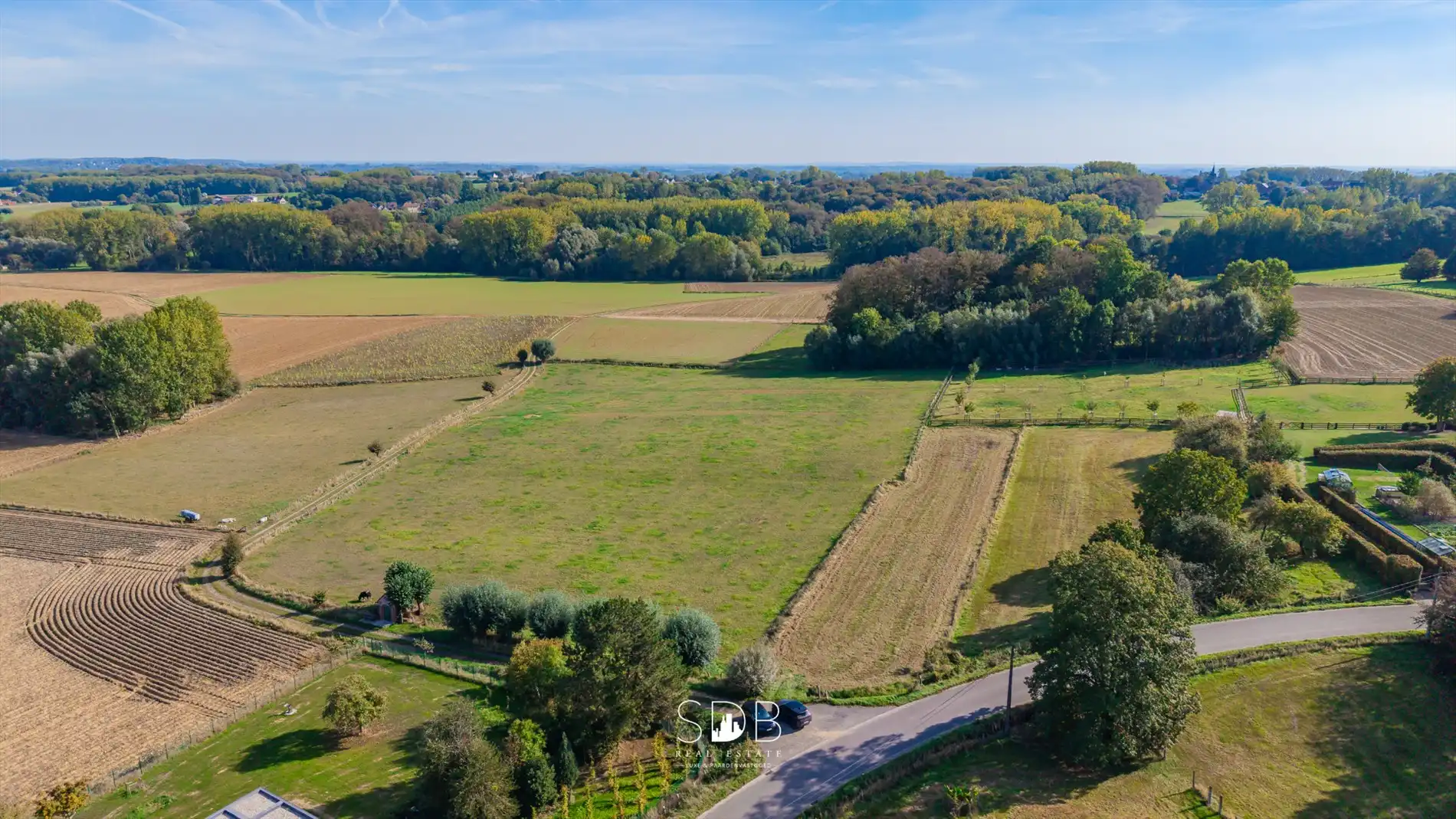 Landelijke hoeve met bijgebouwen en aanpalende graslanden op 14.677m²  foto 24