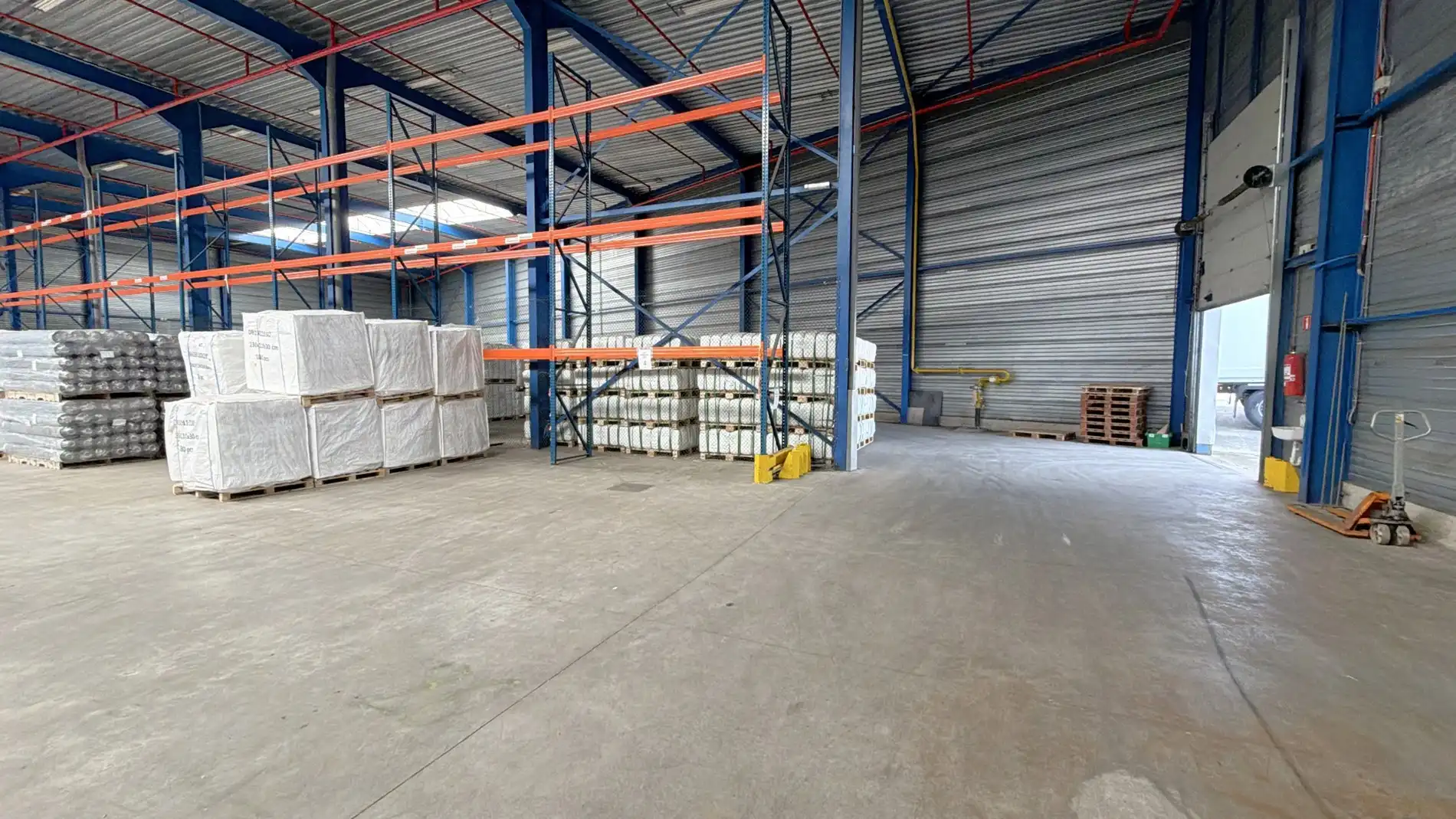 Logistiek bedrijfspand te huur nabij N16 in Temse foto 14