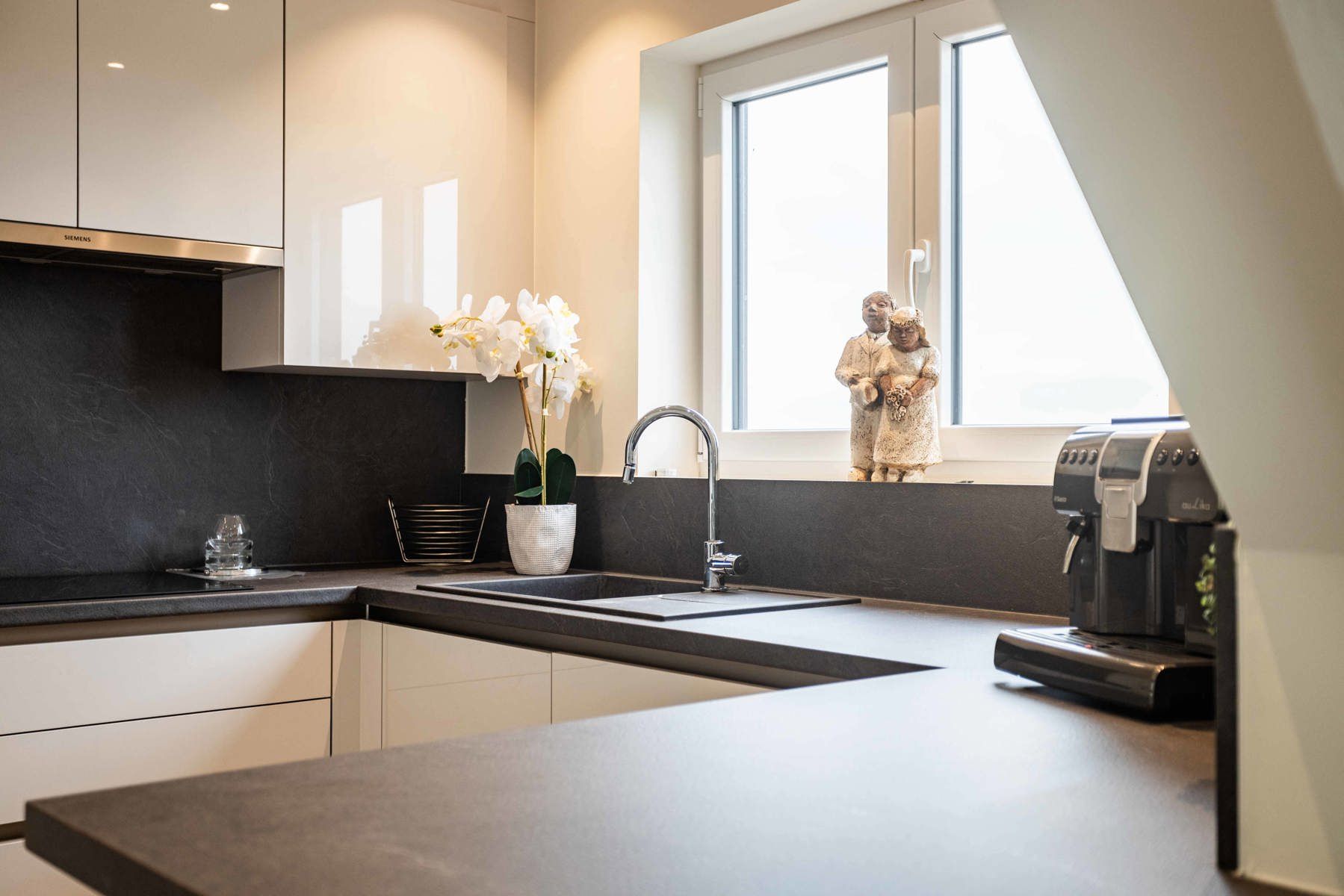 Recent, luxe penthouse met panoramisch terras foto 7