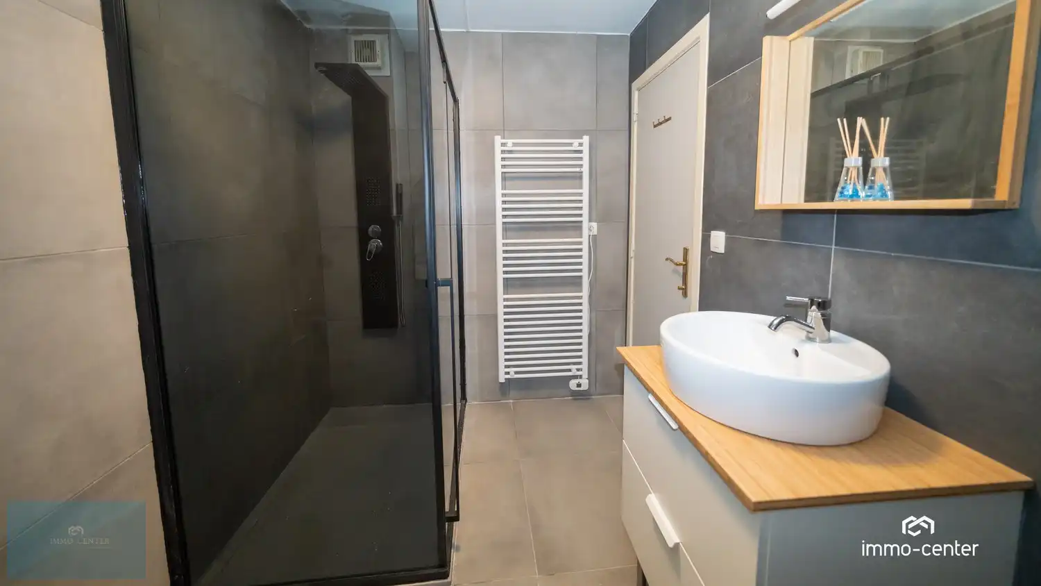 Te huur – Ruim 2-slaapkamerappartement met autostaanplaats in het centrum van Genk foto 18