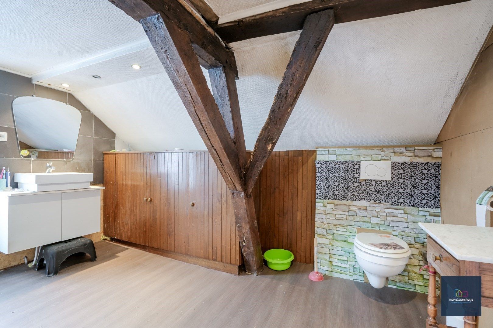 Te renoveren woning op rustige locatie foto 9
