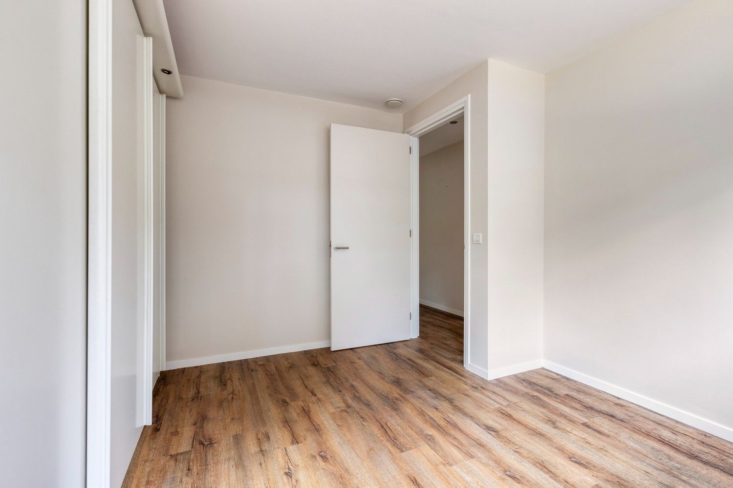 Ruime, energiezuinige bungalow op een toplocatie in residentiële villawijk foto 31