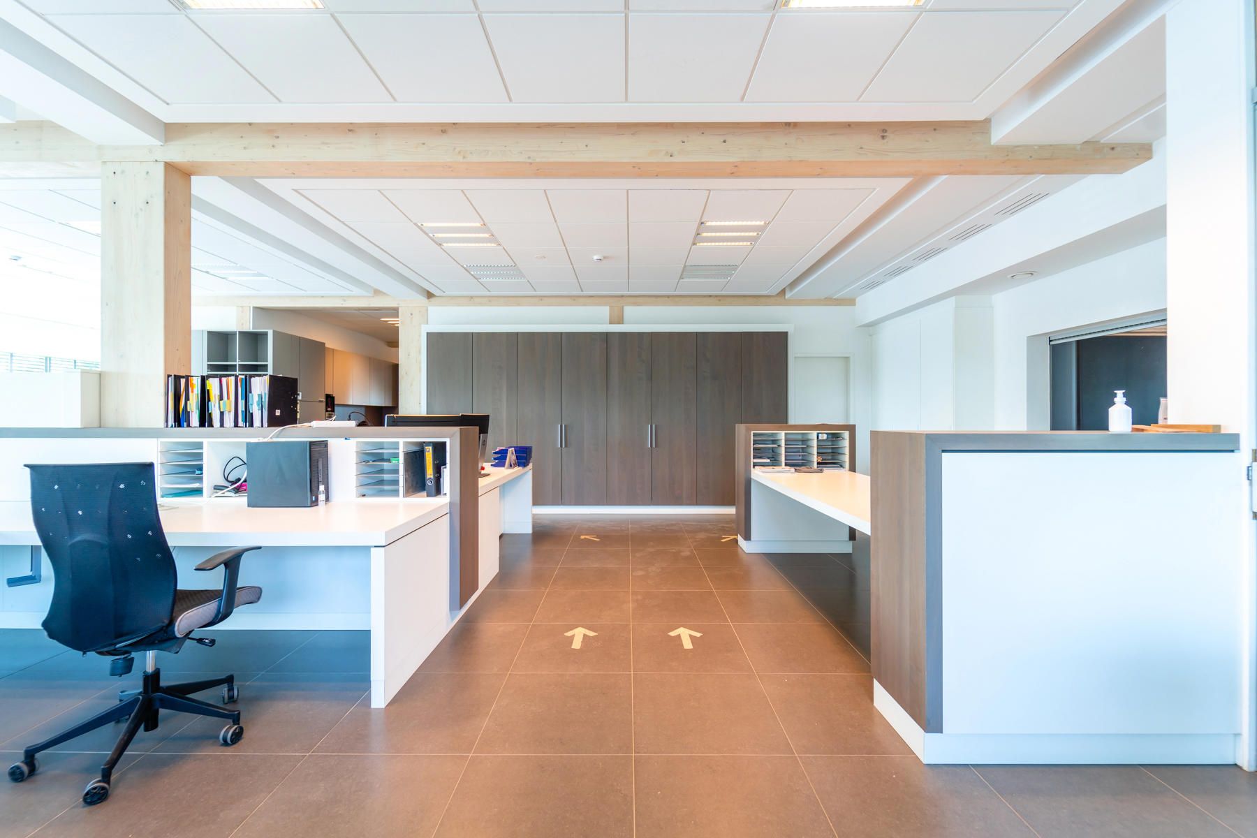 Multifunctioneel gebouw - hoge afwerkingsgraad - goede verbinding E313/E314. foto 10