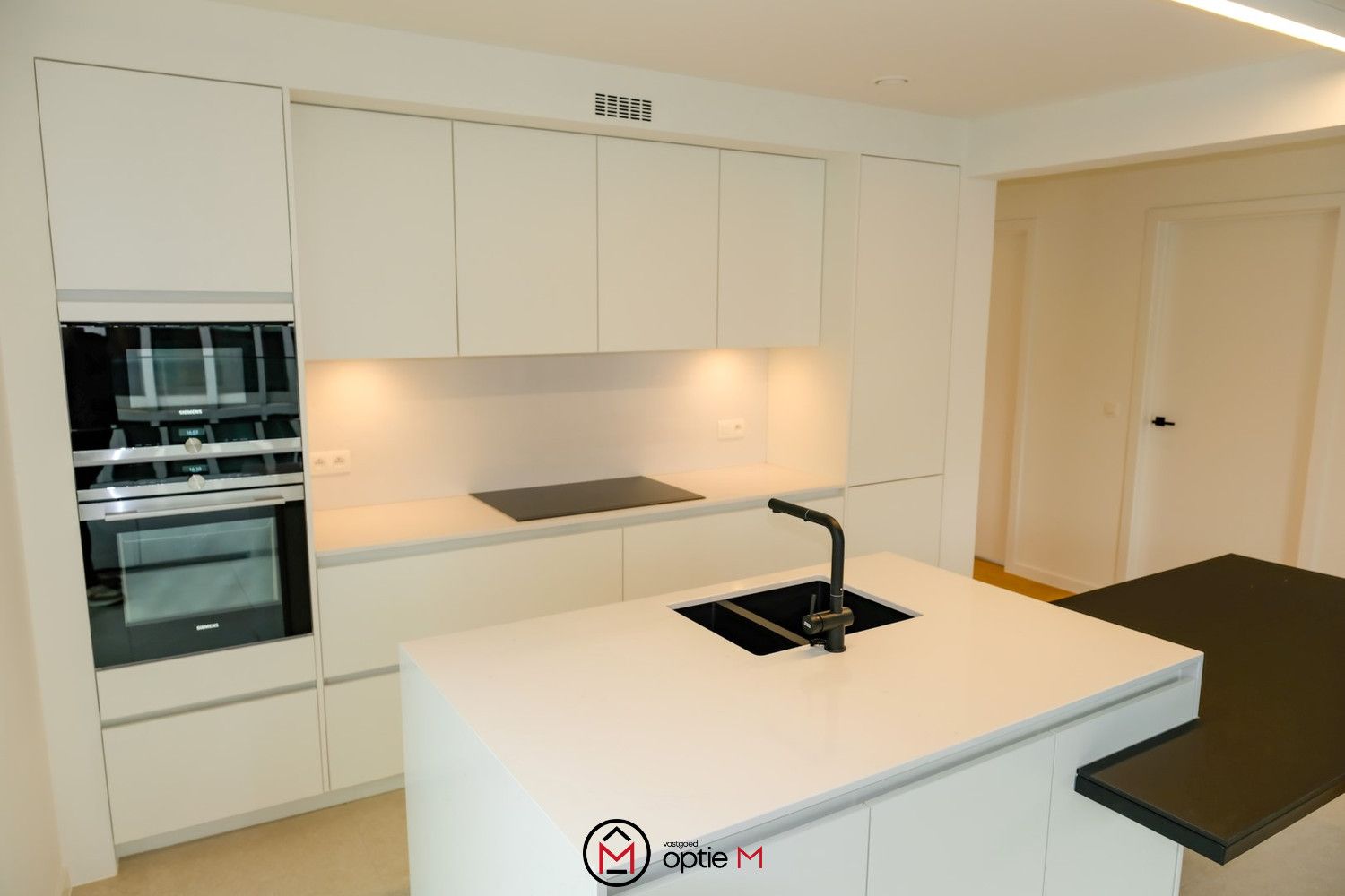 APPARTEMENT TE HUUR IN HASSELT – Ruim, licht en centraal gelegen foto 2