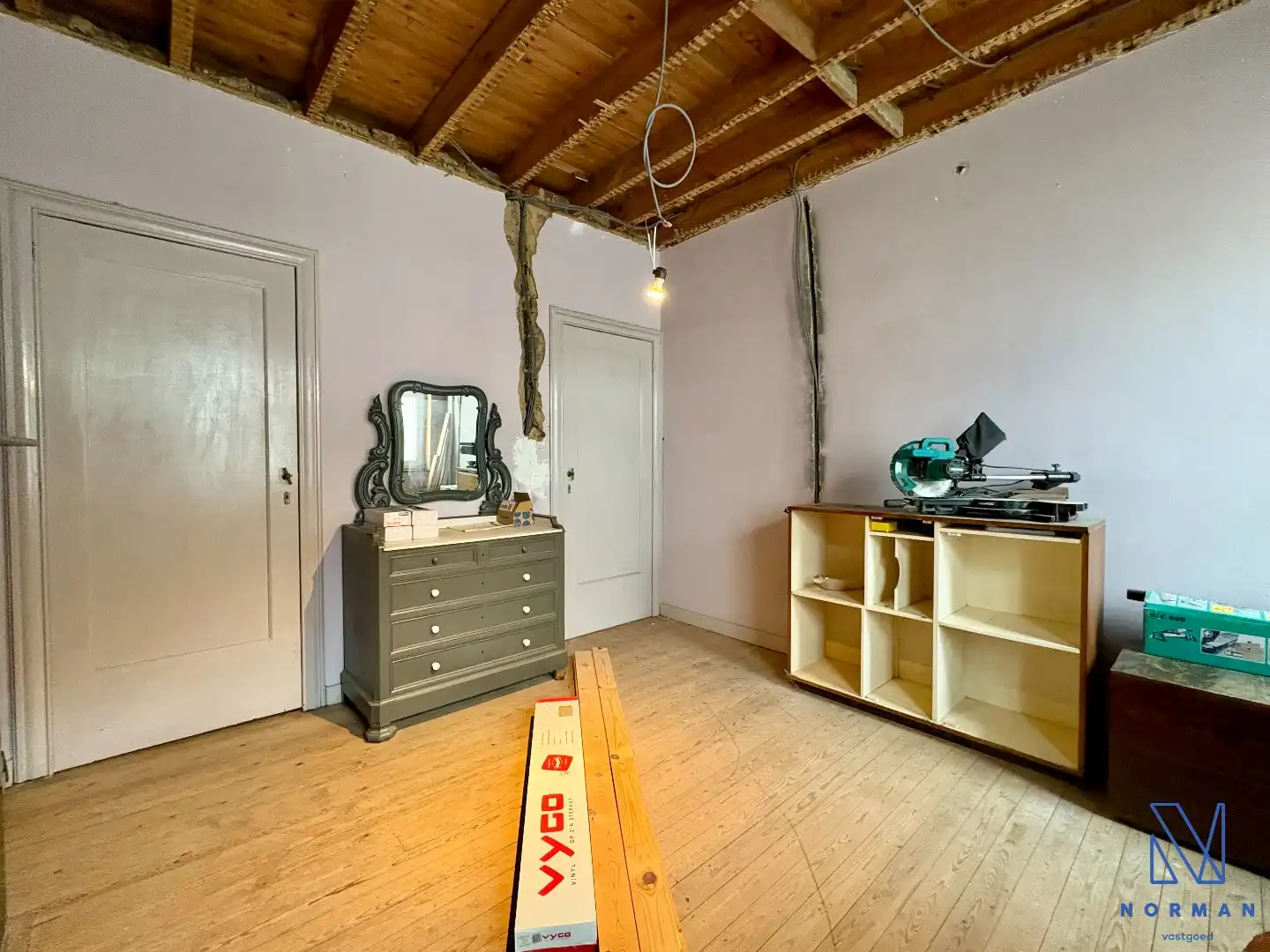 Statige woning te koop in het centrum van Kuurne met 4 slaapkamers en 200m² bewoonbare oppervlakte en volledig vernieuwde elektriciteit!  foto 11