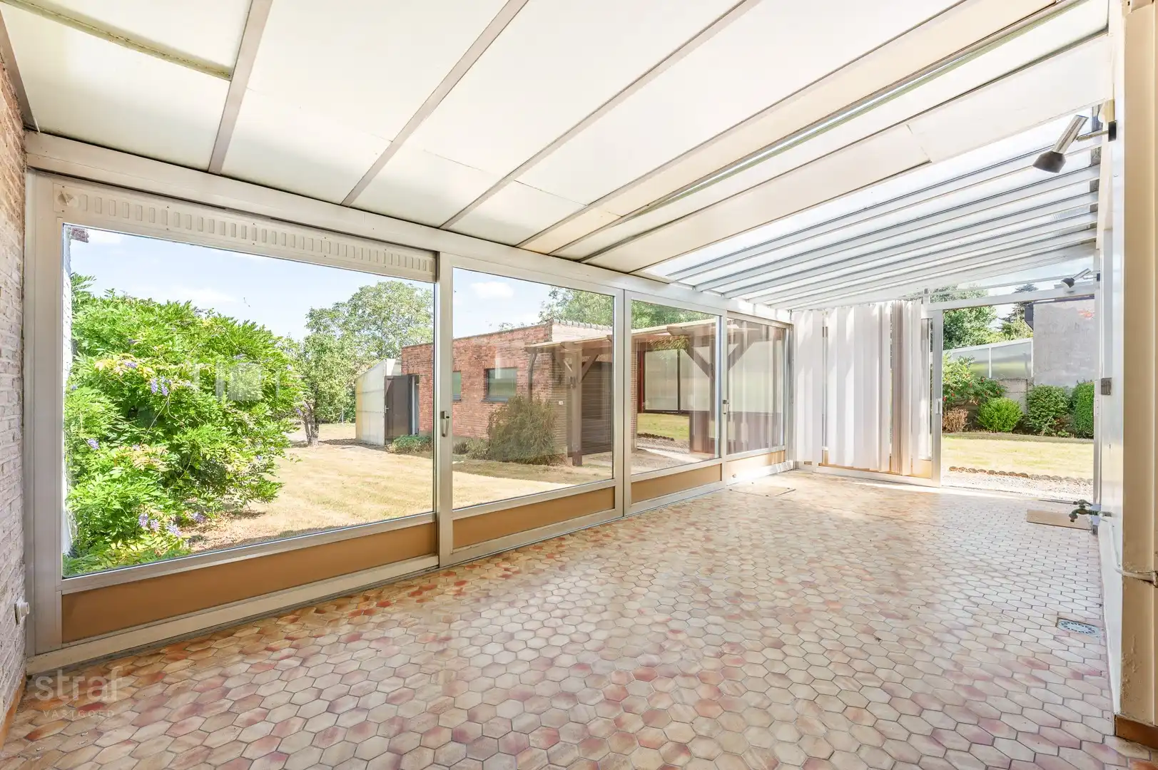Ruime gezinswoning met grote tuin en tot vijf slaapkamers foto 7