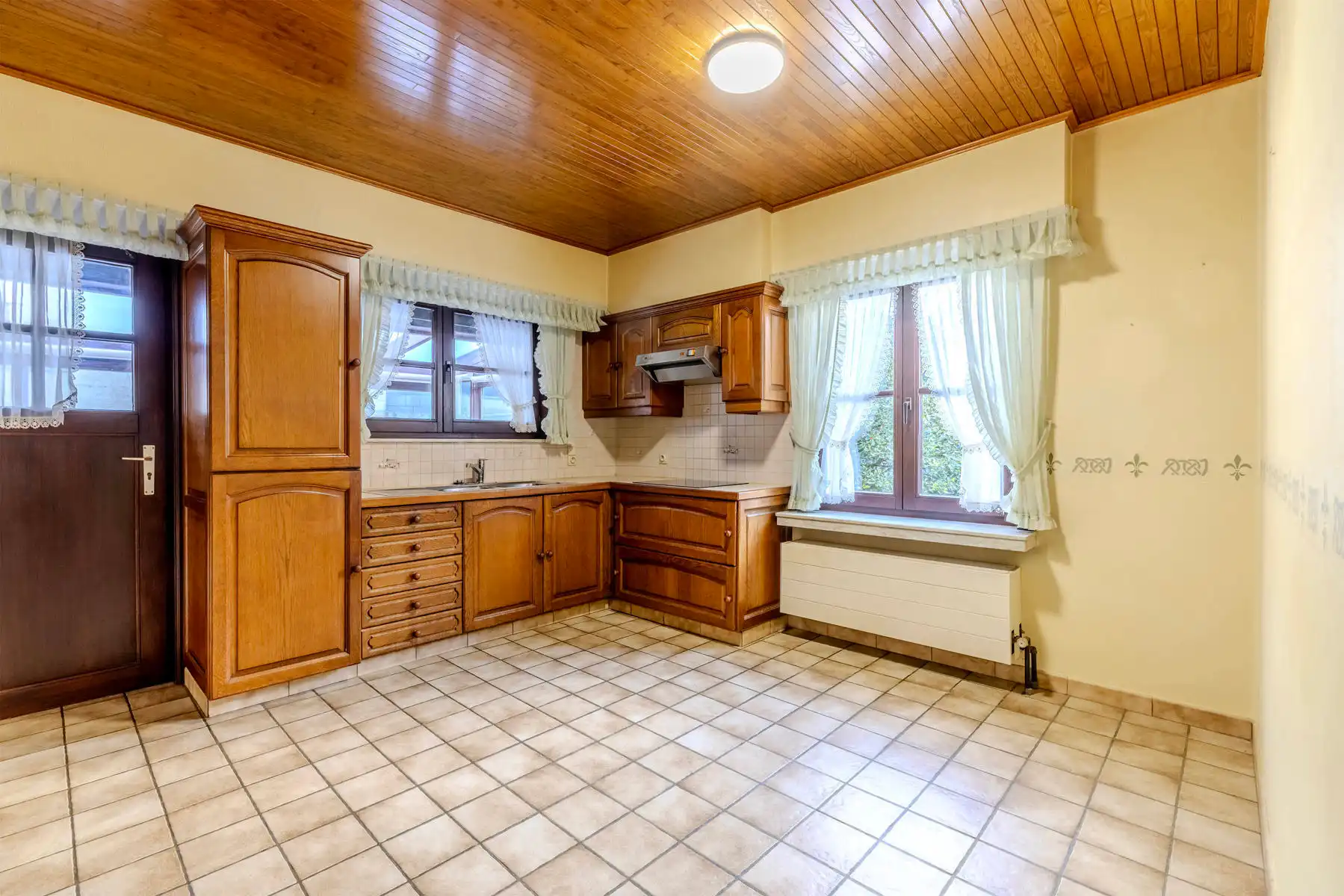 Open bebouwing met 3slpk, tuin en garage foto 8