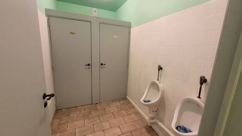 Roeselare-stadskern. Verhuurde handelsruimte met toiletten, keuken en berging van +/- 120m². Deze buurt krijgt een flinke update. Ideaal als opbrengst of eigen uitbating. Vaste huurinkomsten! foto 9