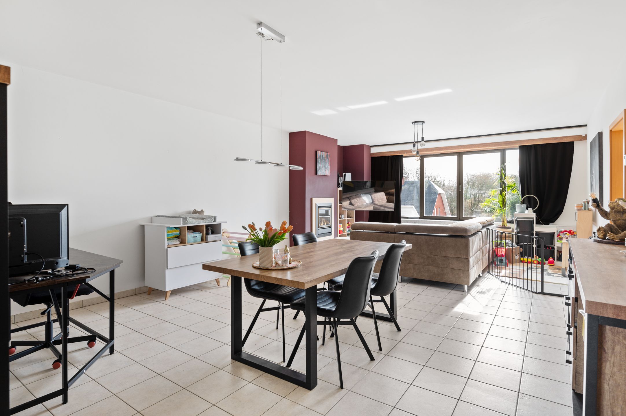 Ruim 3-slaapkamerappartement met terras en garage in het centrum van Wommelgem! foto 3