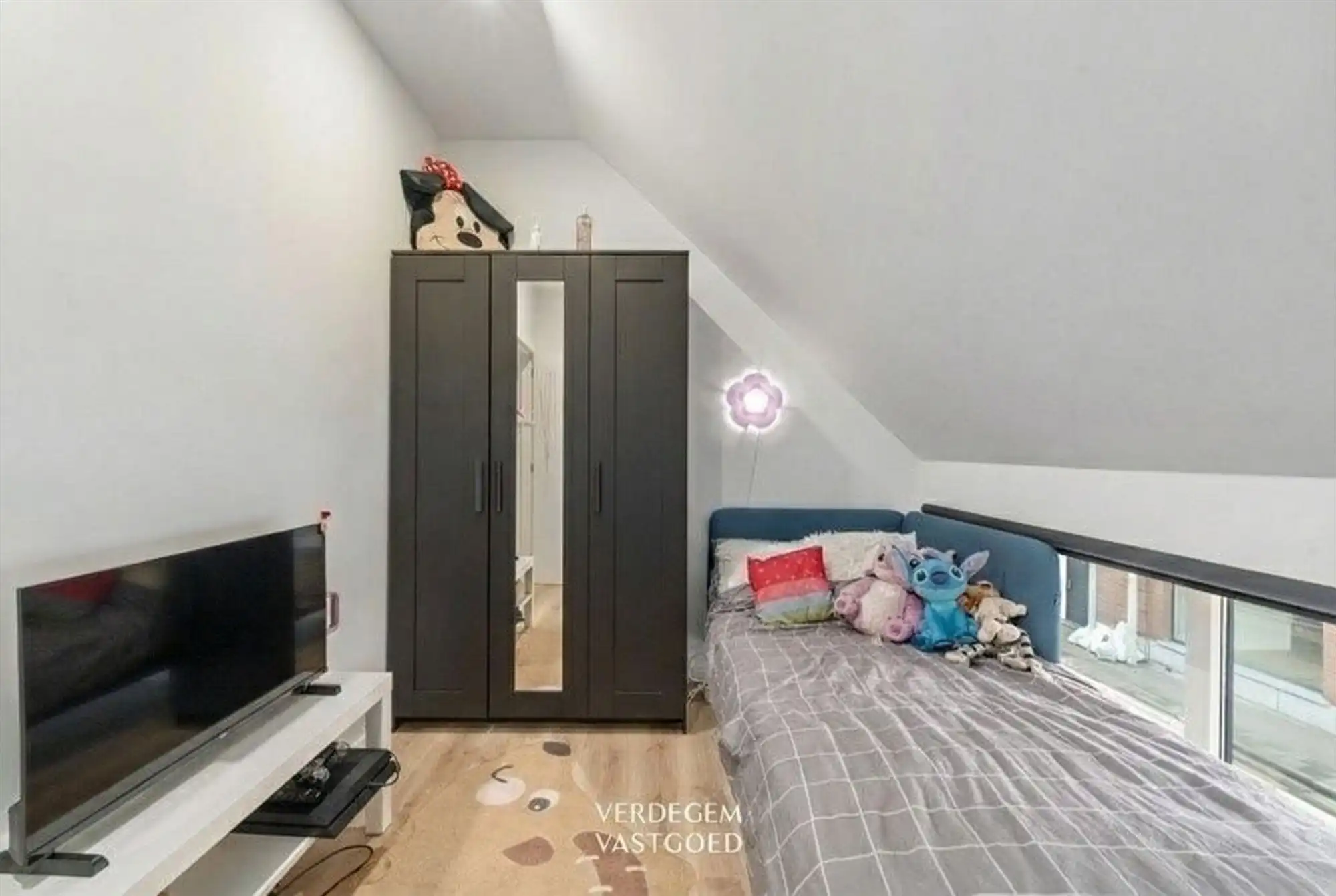 Mooi gerenoveerde gezinswoning met 3 slaapkamers en verrassend grote tuin foto 14