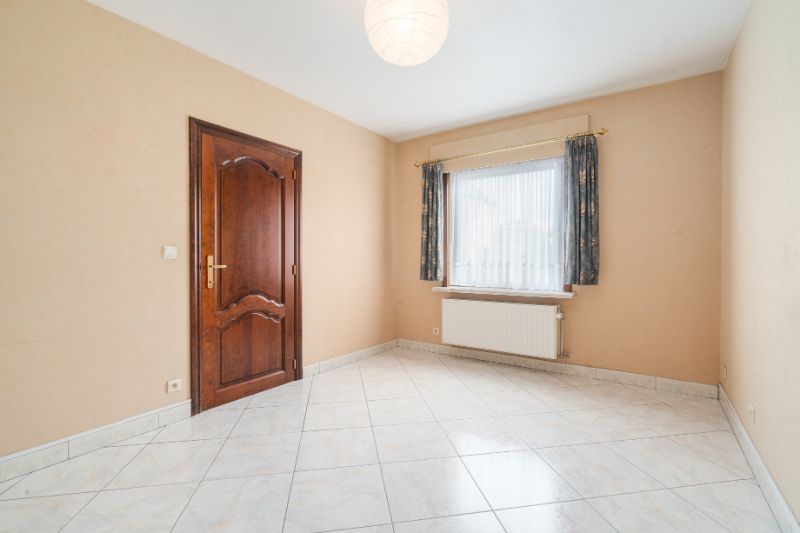 Ruime Instapklare woning 4 slaapkamers ! foto 5