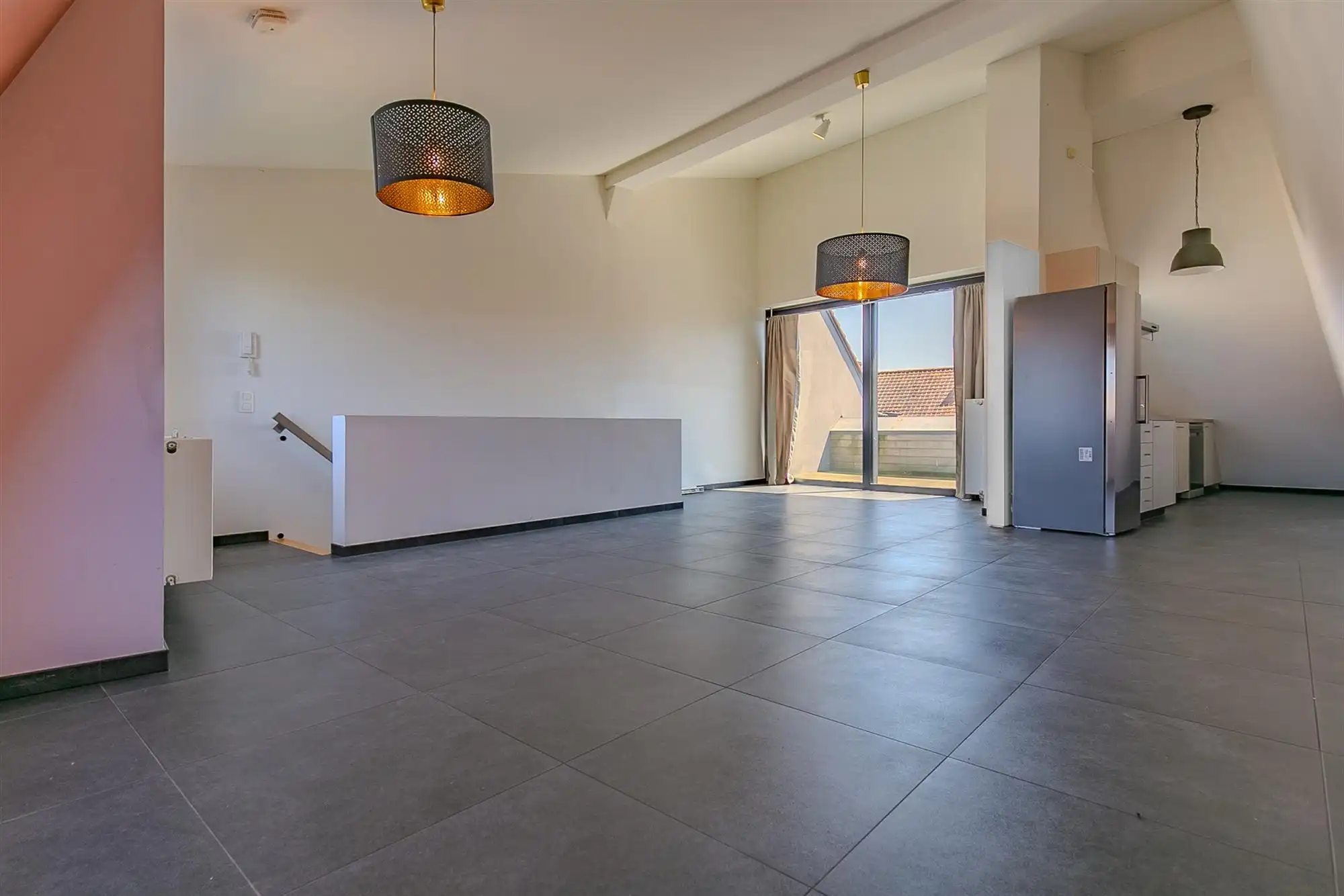 Cetraal gelegen modern appartement te Eernegem. foto 2