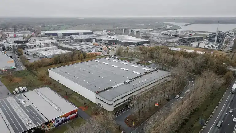 bedrijfsgebouw te huur foto {{pictureIndex}}