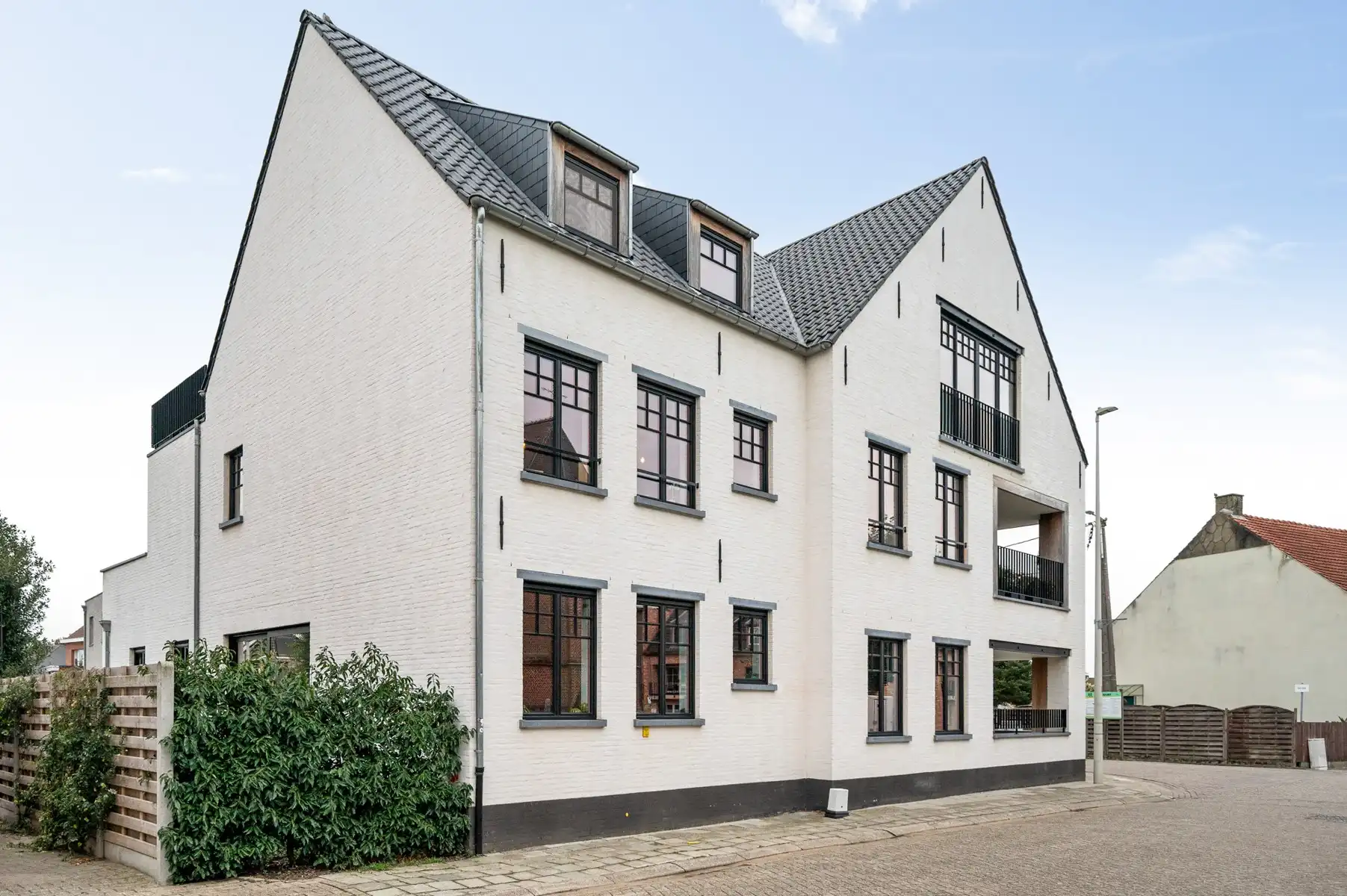 IN OPTIE !! Prachtig en recent appartement met terras en autostaanplaats in het hart van Pulle foto 17