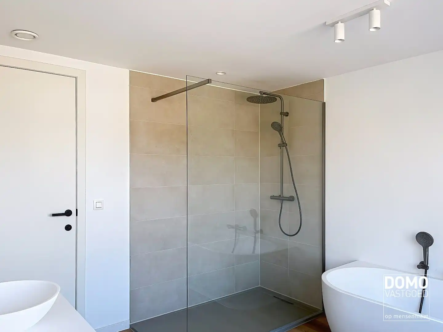 Instapklare totaalrenovatie met luxueuze afwerking, 4 slaapkamers en zuidgerichte tuin foto 11
