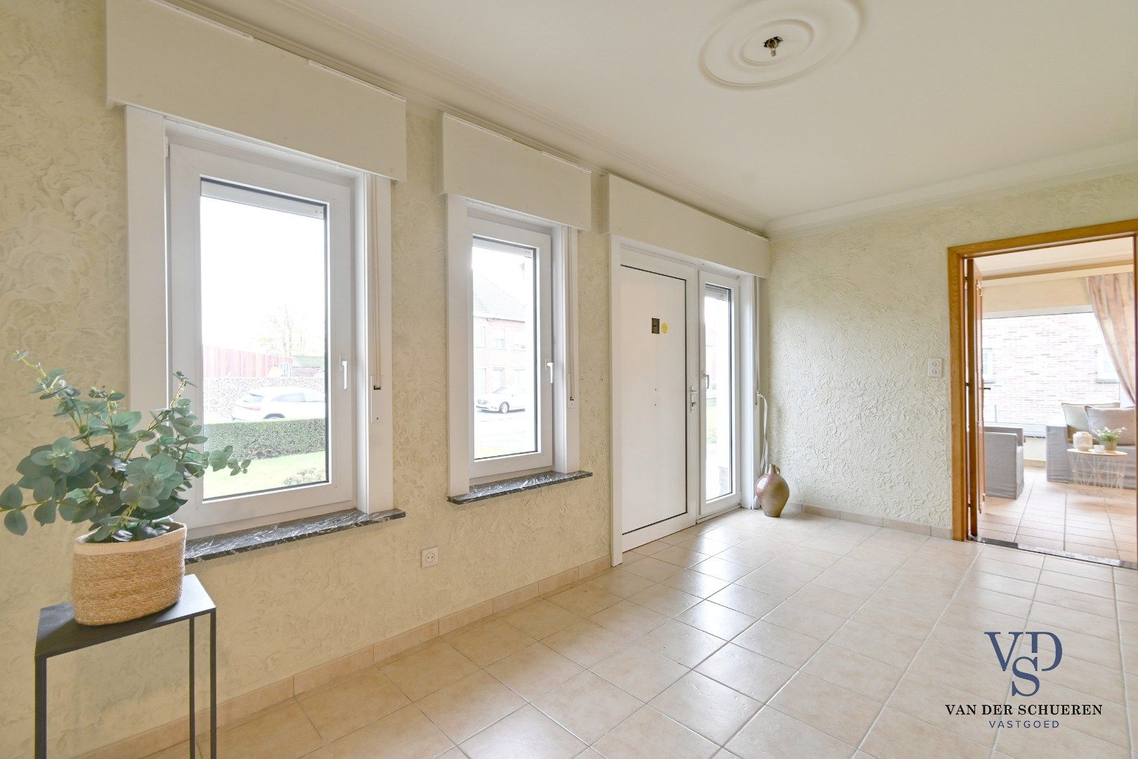 Bungalowwoning met afzonderlijke loods foto 2