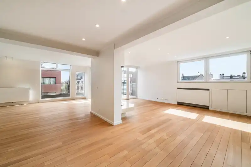 Exclusieve duplex met 210 m² woonbeleving in hartje Roeselare ROESELARE STADSKERN | RECENT LUXUEUS VERNIEUWD | 2 À 3 SLAAPKAMERS | 2 TERRASSEN | 210 m² foto 7
