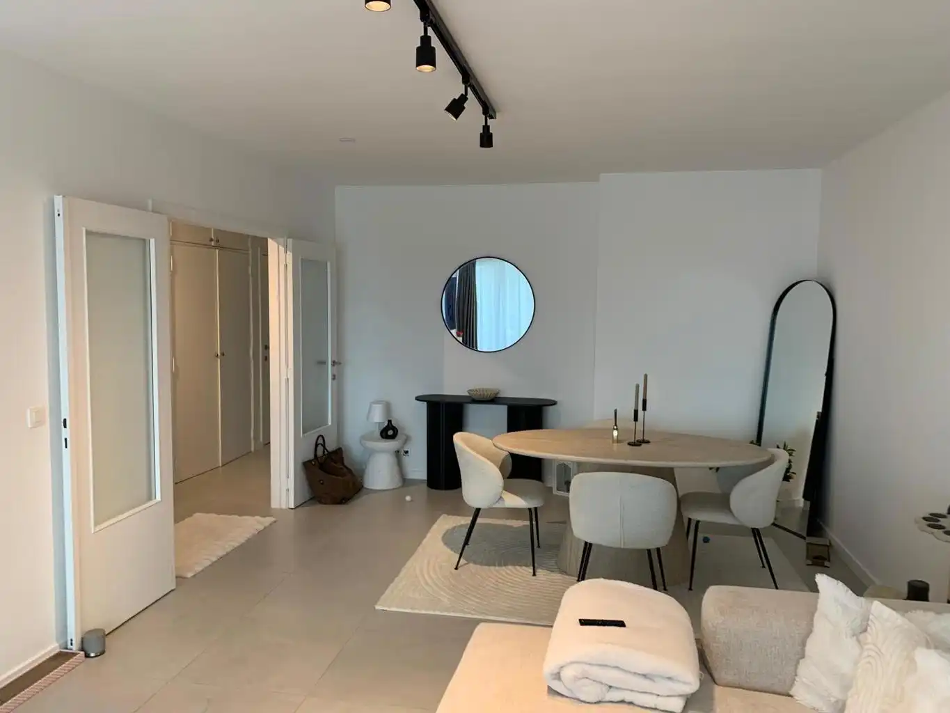 Instapklaar 2 slaapkamer appartement op 1ste verdieping foto 3