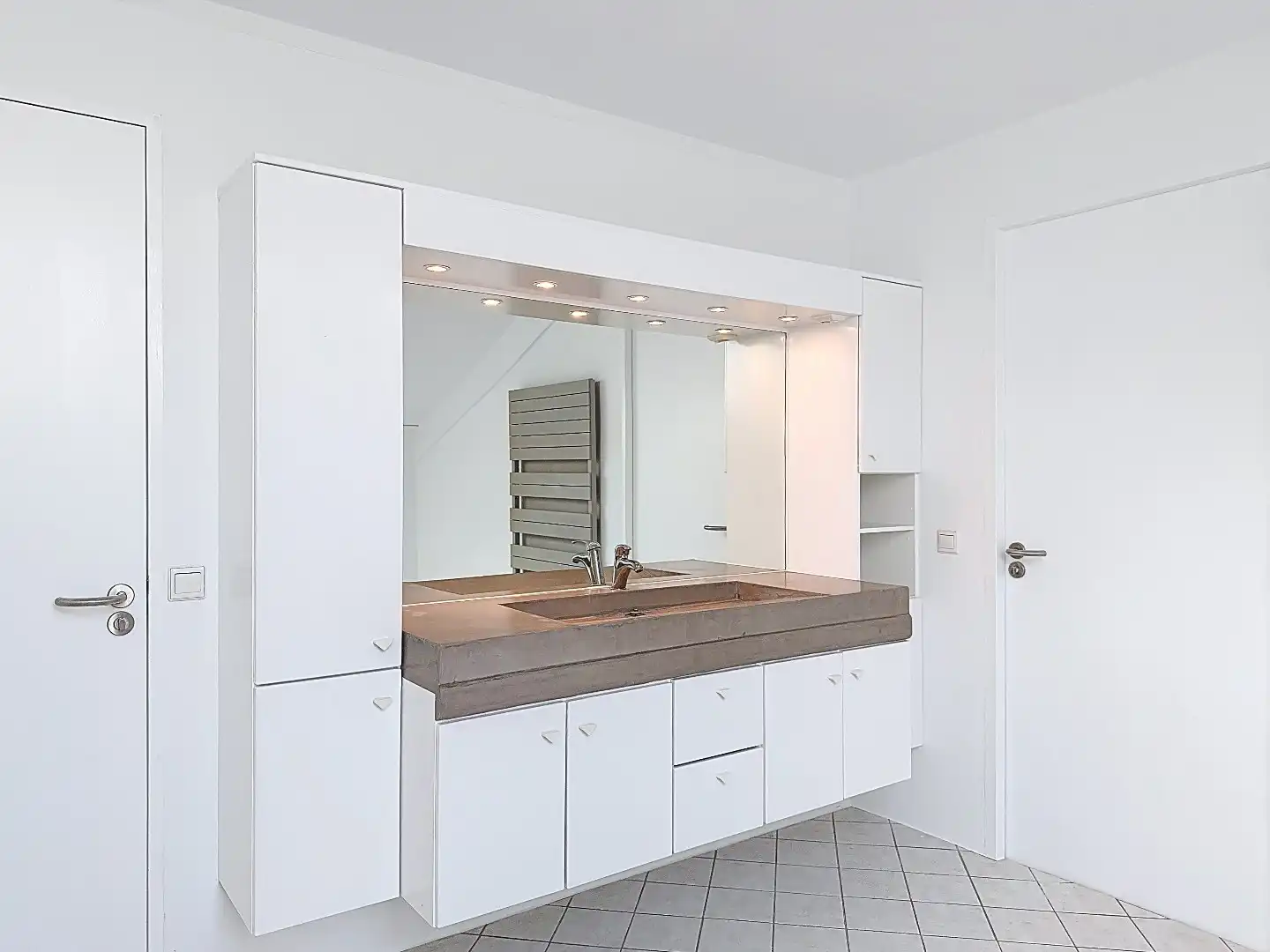 Uniek multifunctioneel object met bedrijfsruimte, kantoor, mancave en ruim appartement foto 30