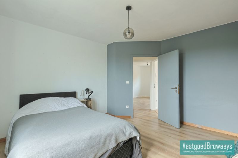 Instapklare woning met 4 slaapkamers, tuin & garage foto 12