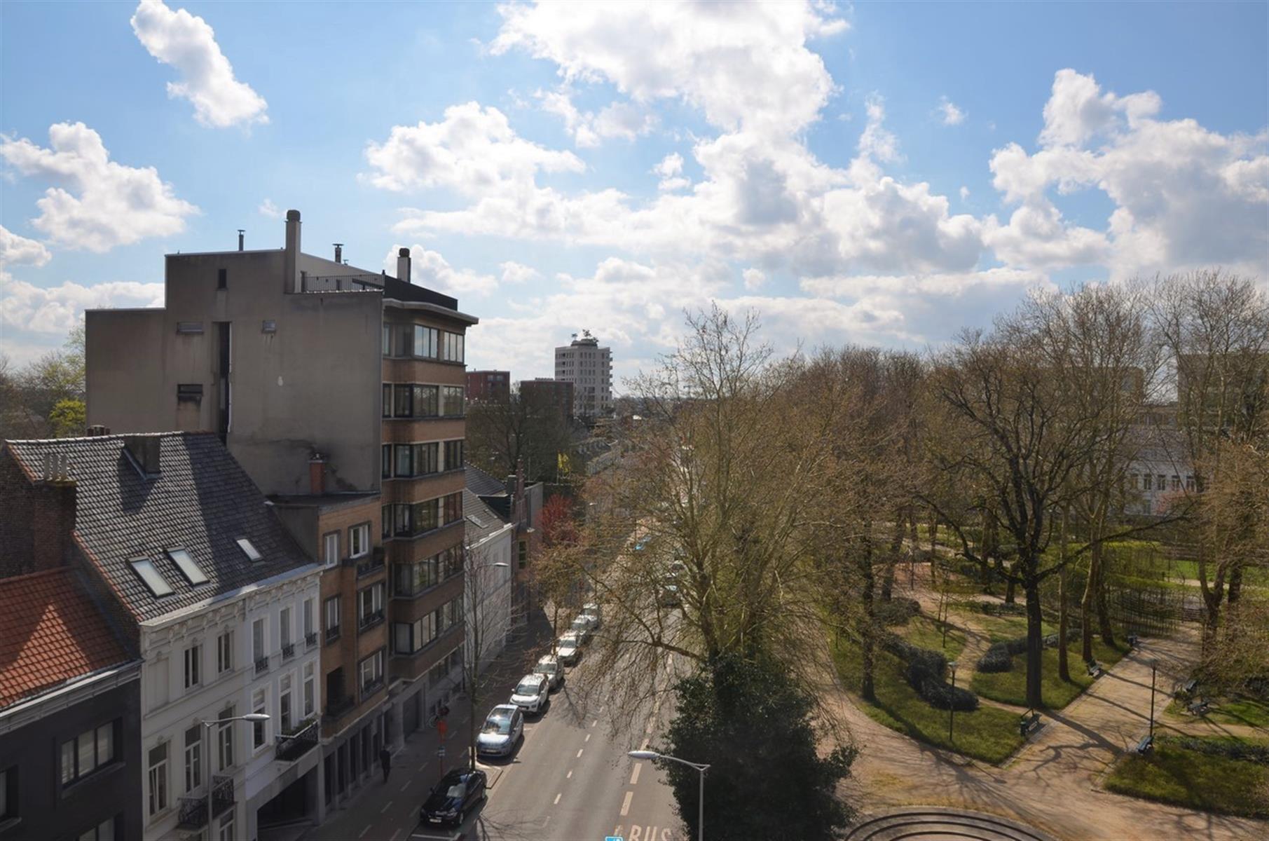 Lichtrijk appartement met 2 slaapkamers en standplaats foto 11