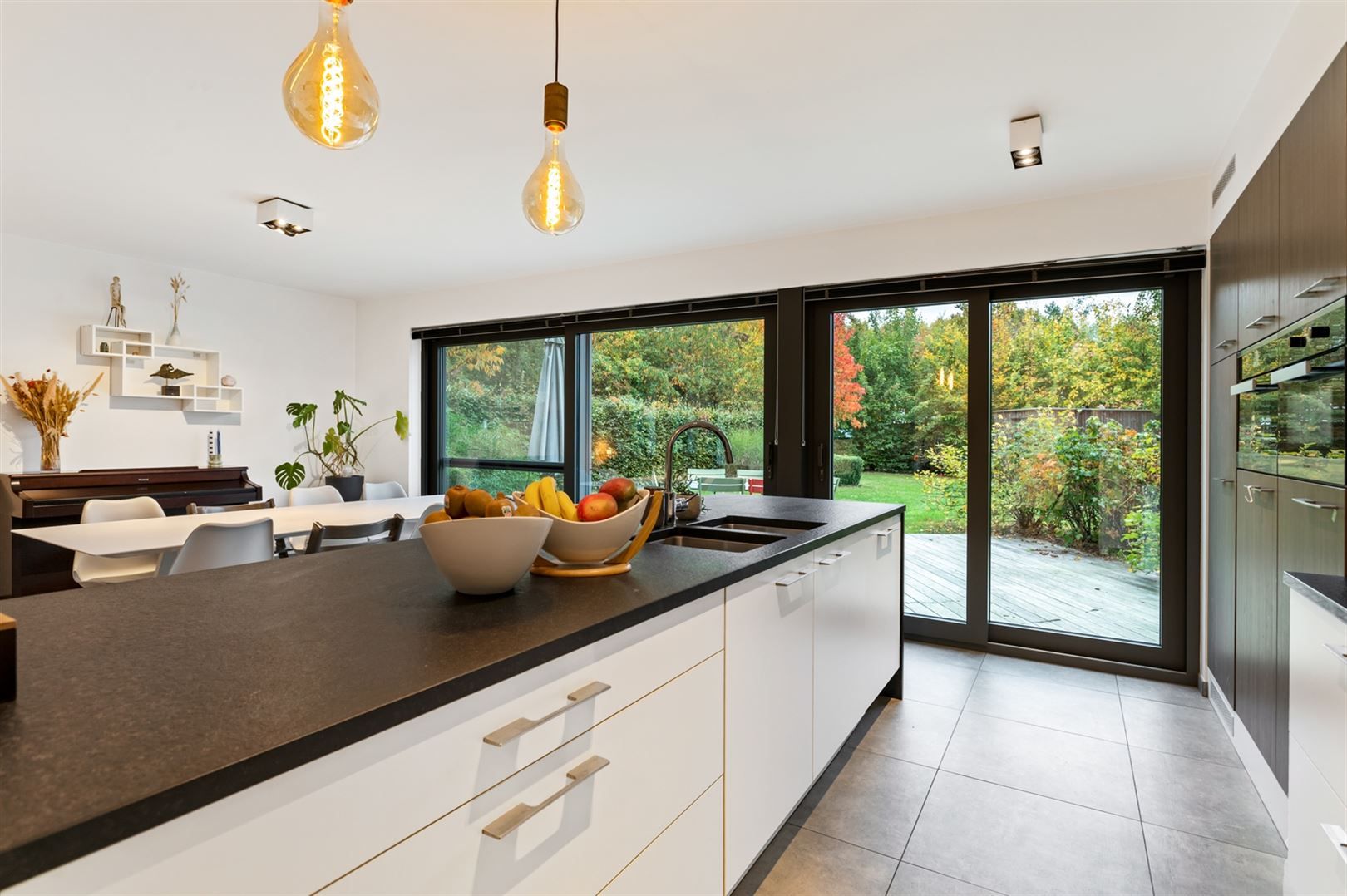Recente ééngezinswoning op ca. 591m2 met 4 slaapkamers foto 14
