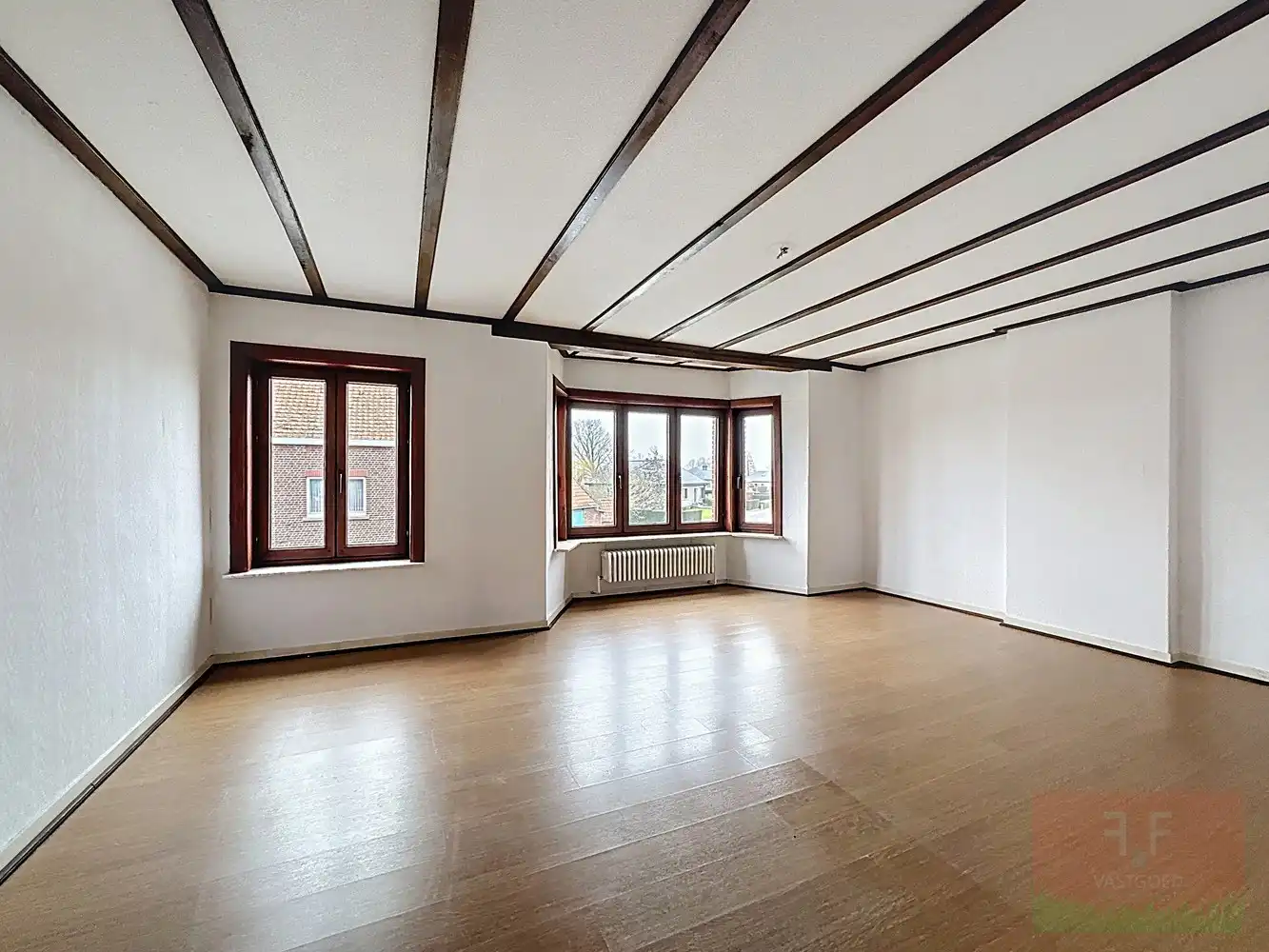 Ruime eengezinswoning met 4 slaapkamers, garage en mooie tuin foto 15