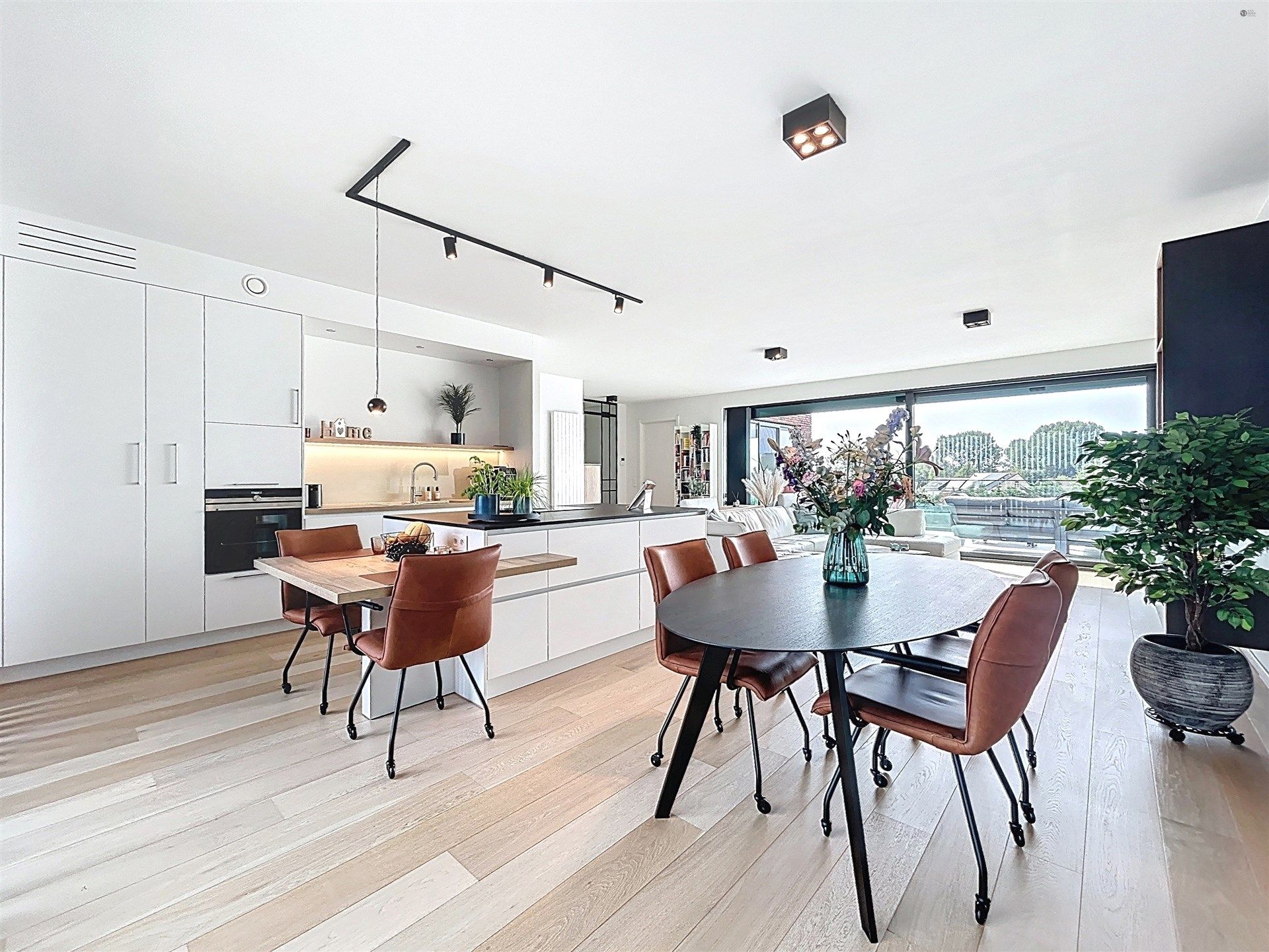 Luxueus en energiezuinig drie slaapkamer-penthouse (170m²) met ruime terrassen (30m²) foto 3