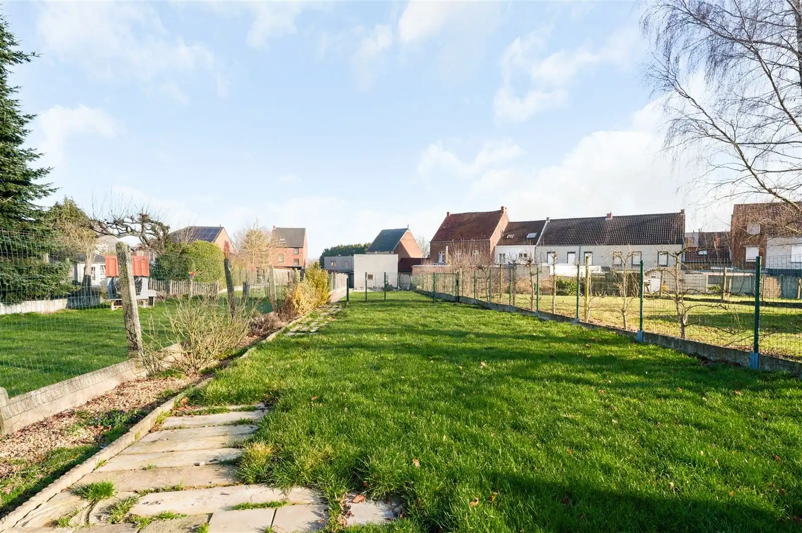 Gezinswoning met tuin en garage op 5are81 foto 2