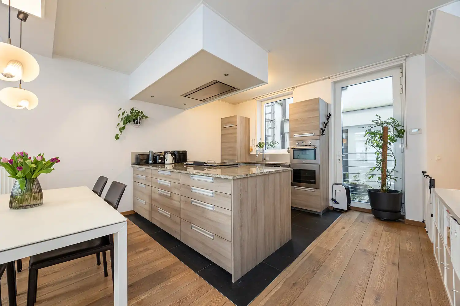 Ruim en energiezuinig appartement (139m²/ EPC B!) met terras in het modehart van Antwerpen aan de Nationalestraat foto 9