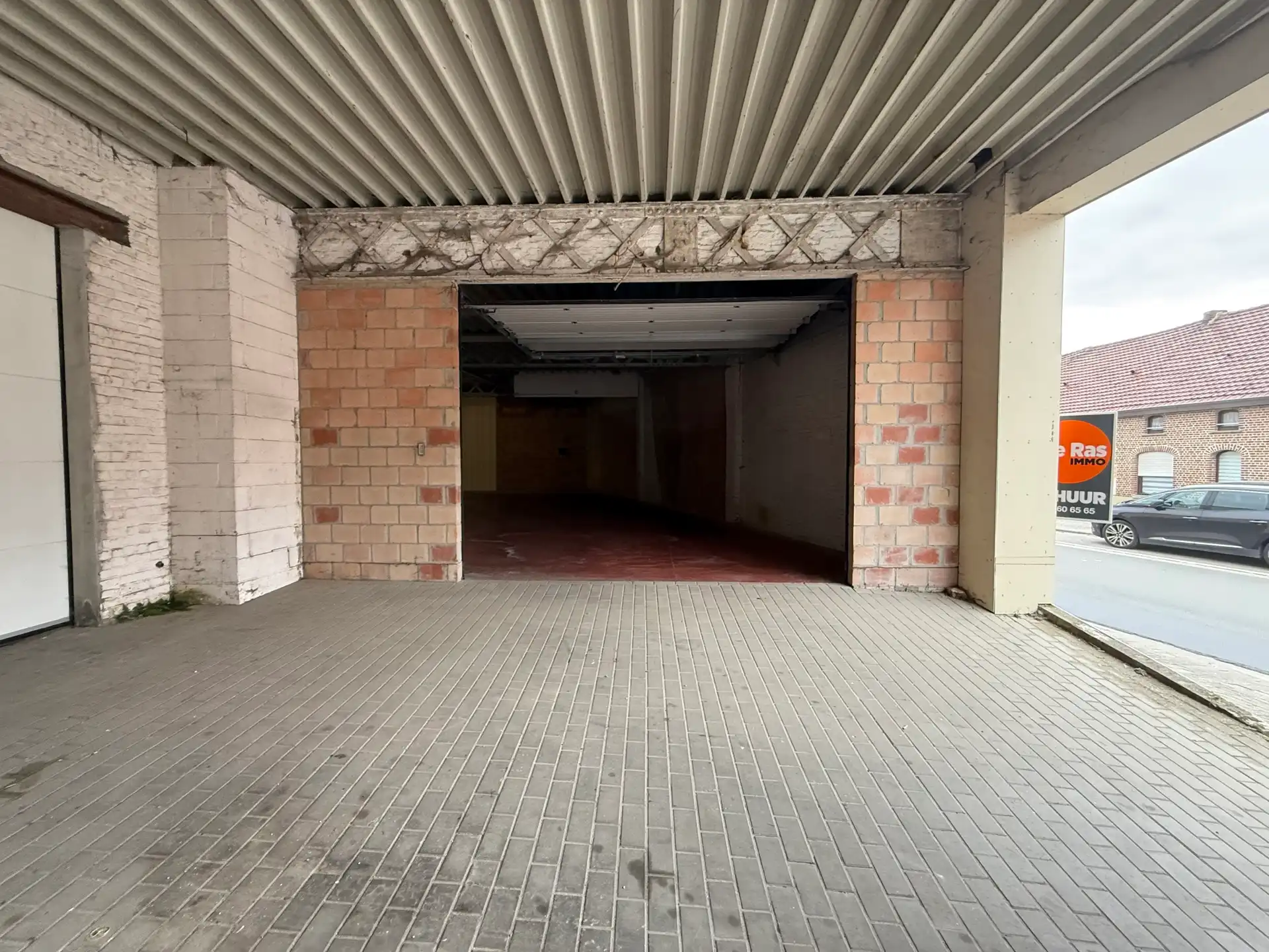 VLIERZELE - Opslagruimte vlakbij de invalsweg. foto {{pictureIndex}}