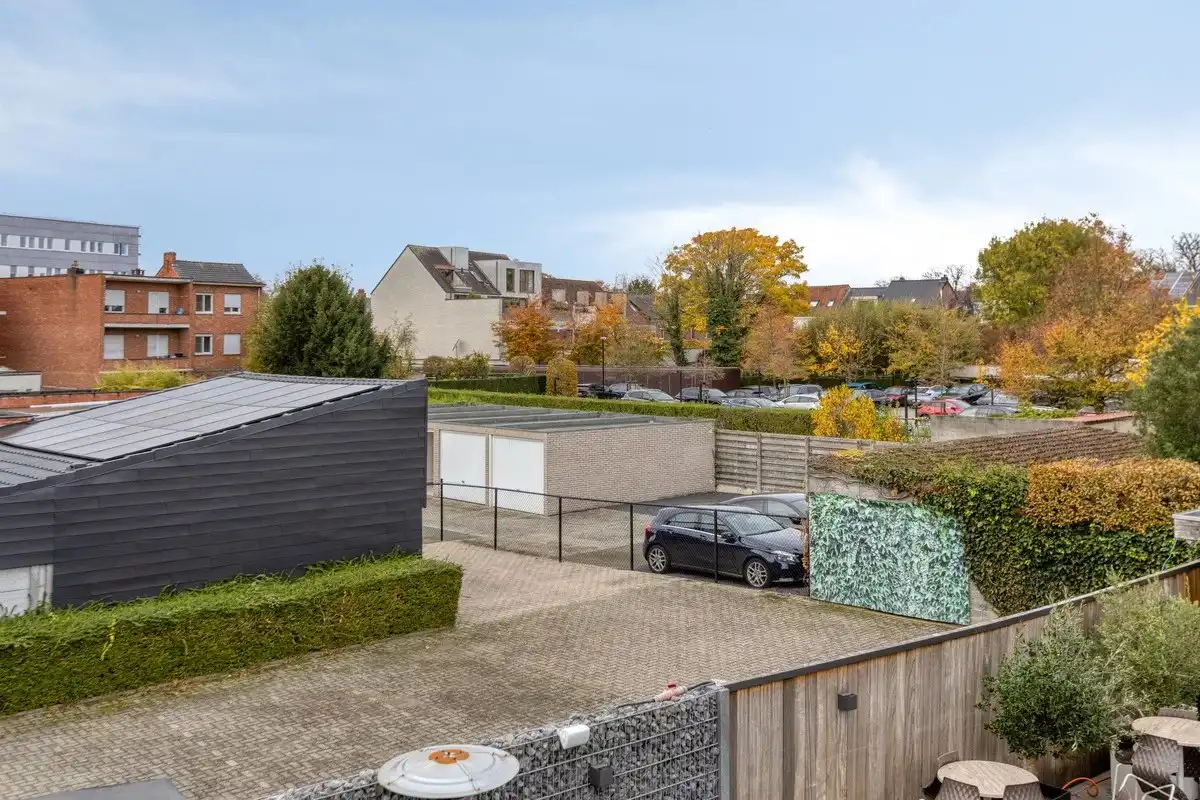 Zeer ruim handelspand met tuin en exclusief triplex  appartement met privé-lift en 2 slaapkamers, garage en staanplaats. foto 38