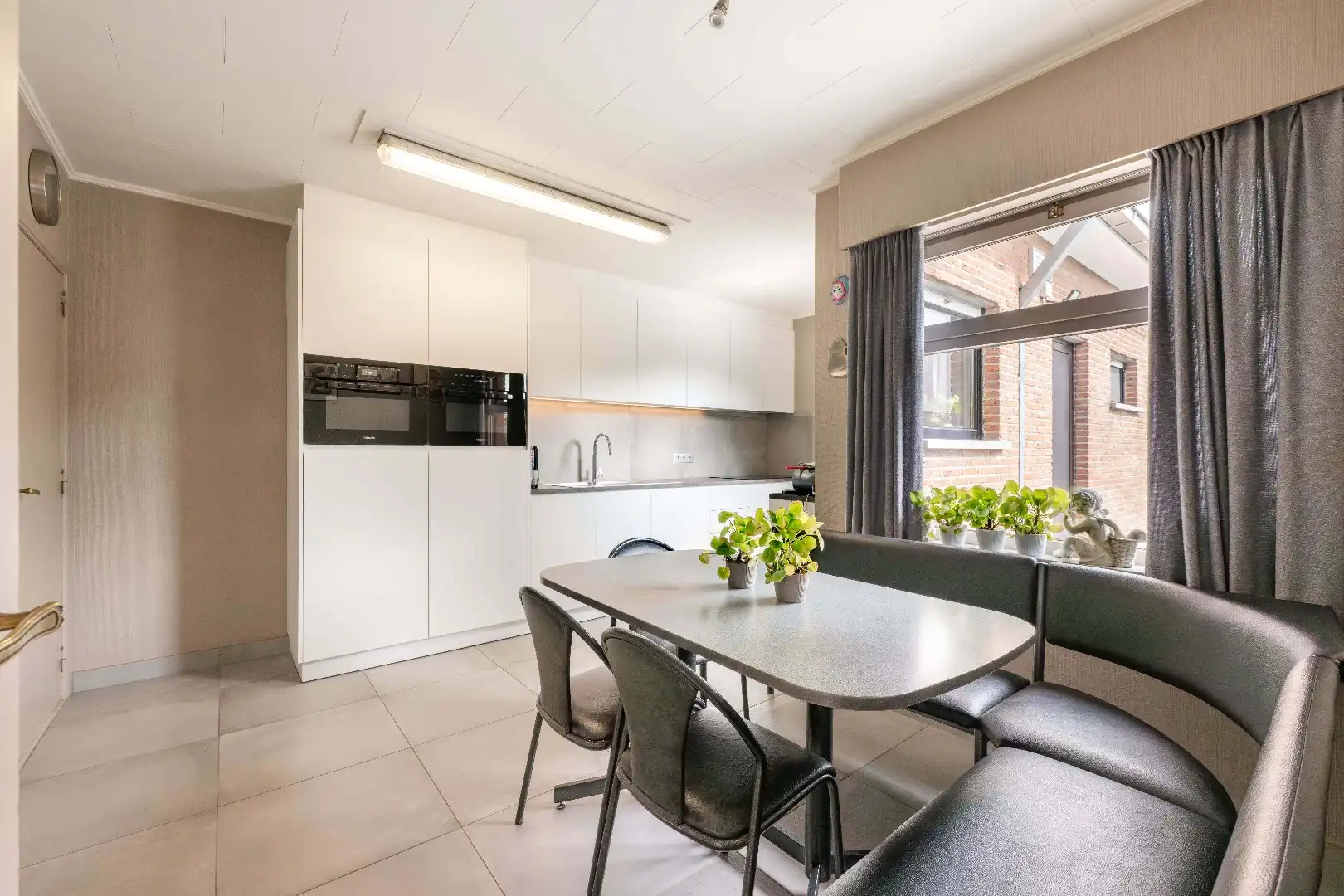 ALLEENSTAANDE WONING OP 1.009 m² MET 3 SLPKS EN TUIN  foto 9