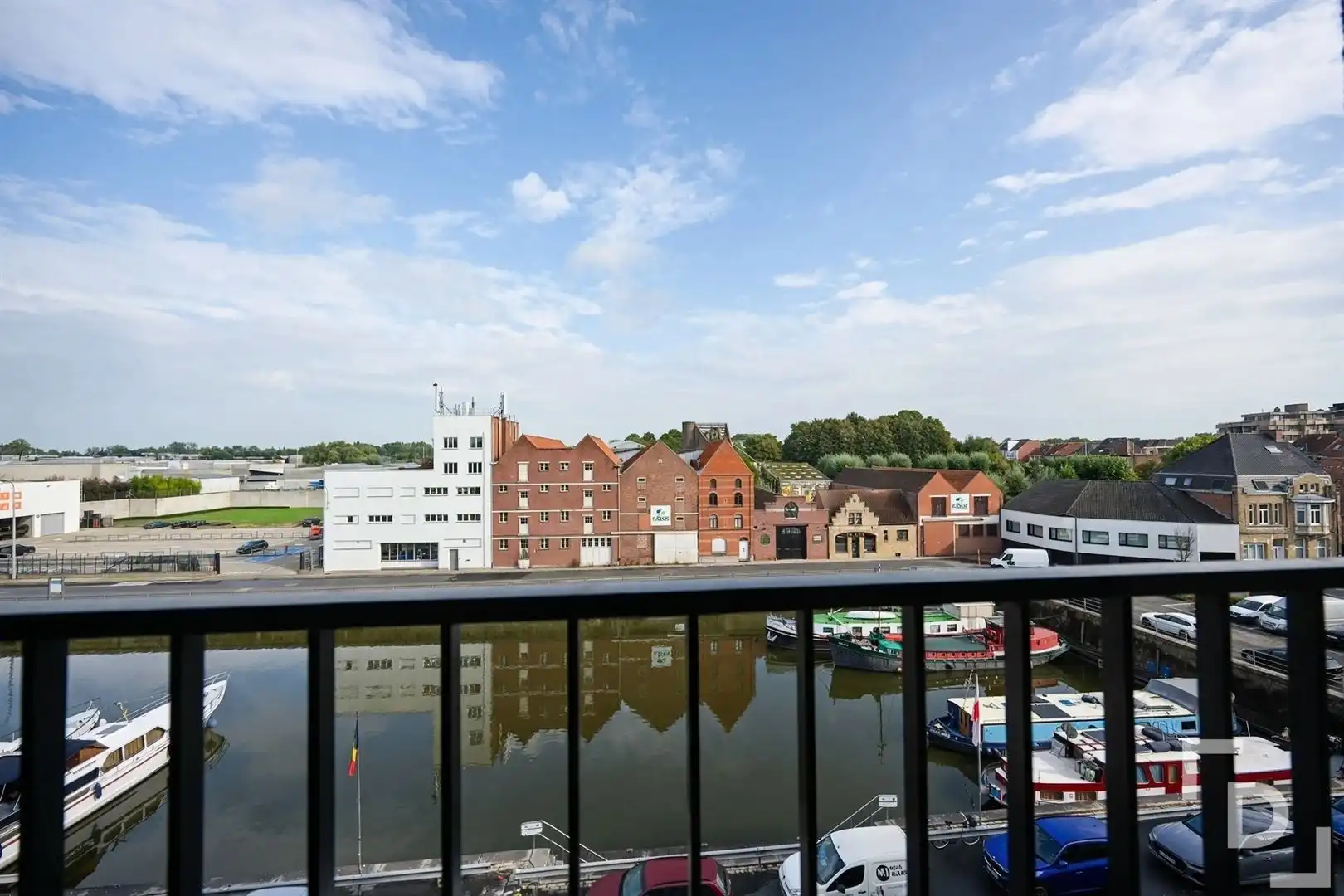 Appartement met terras en overdekte autostaanplaats foto 15