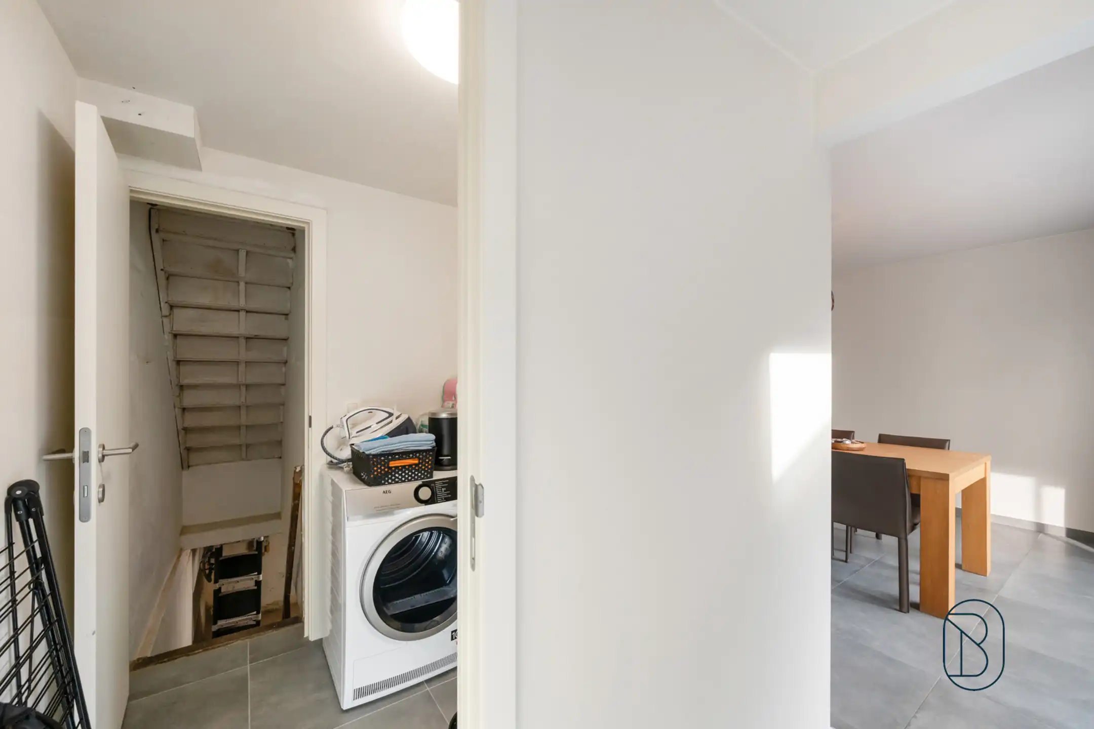 Volledig vernieuwde woning met 3 slk, garage en oprit foto 9